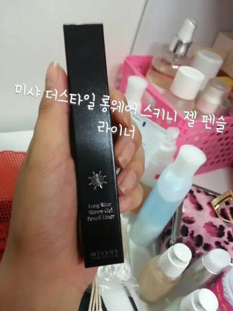 선택된 언니의파우치 리뷰 이미지 - [더 스타일 롱웨어 스키니 젤 펜슬 라이너 [딥 블랙]]