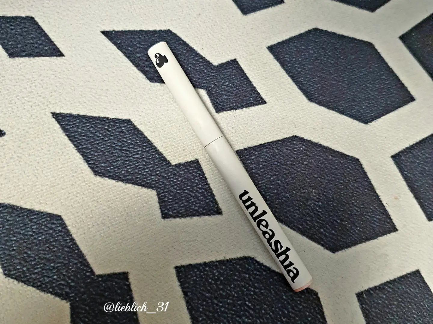 선택된 언니의파우치 리뷰 이미지 - [프리티 이지 글리터 스틱 [8호]]