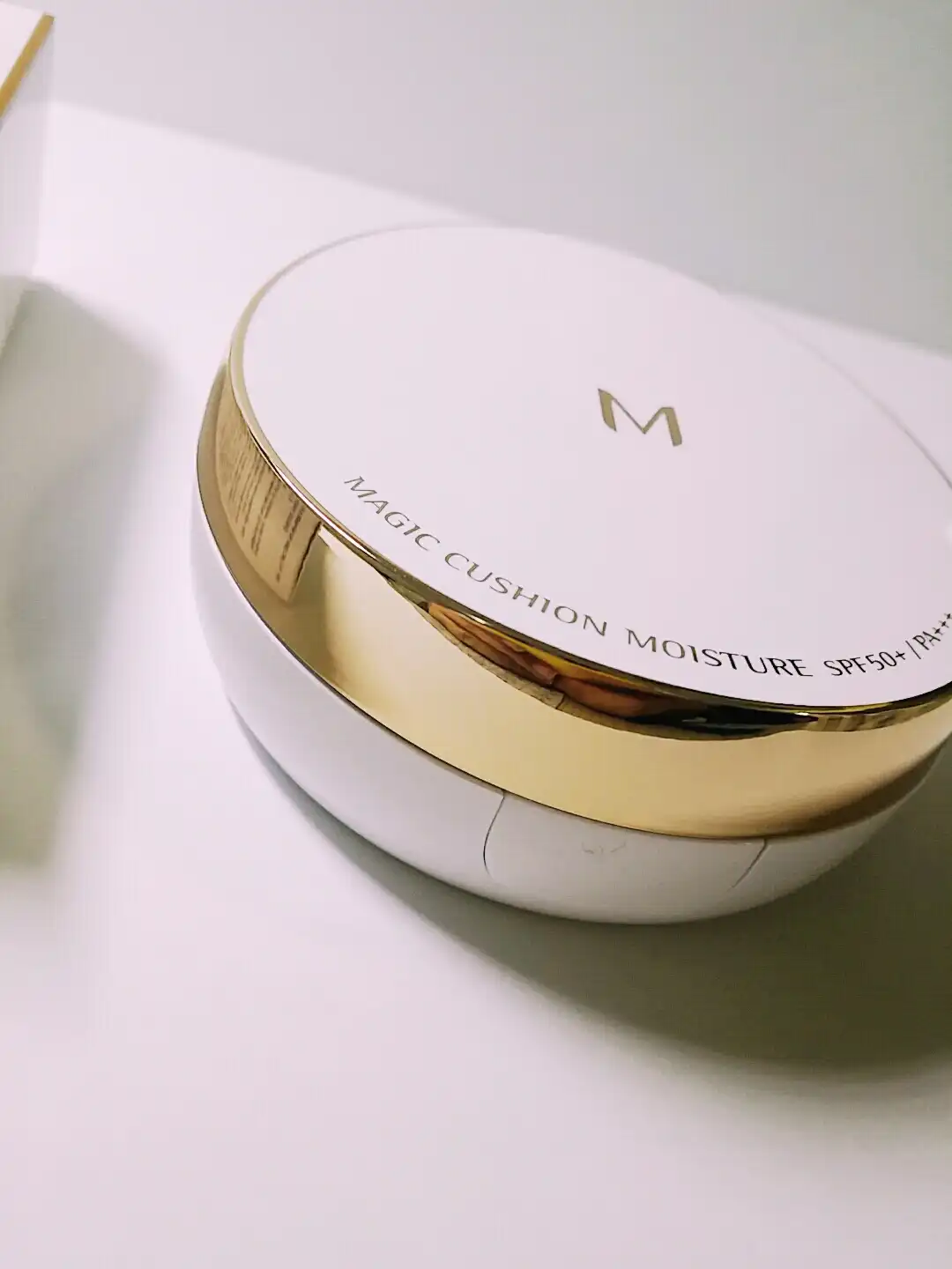 언니의파우치 리뷰 이미지 2 - [[M] 매직 쿠션 모이스처 SPF50+ PA+++ [23호]]