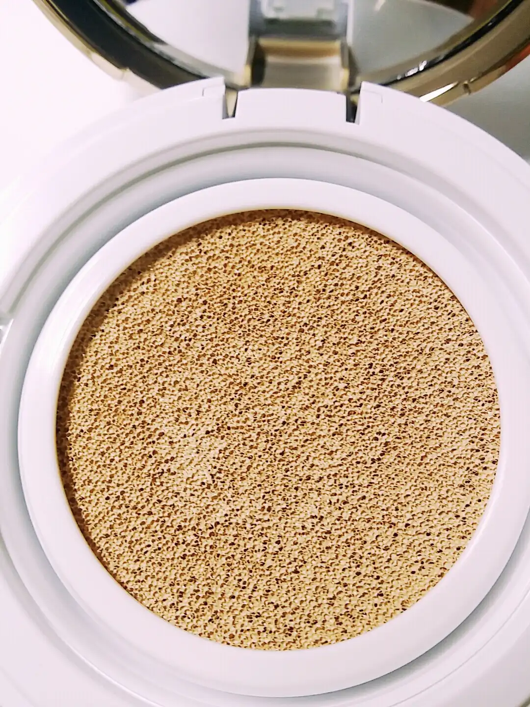 언니의파우치 리뷰 이미지 4 - [[M] 매직 쿠션 모이스처 SPF50+ PA+++ [23호]]