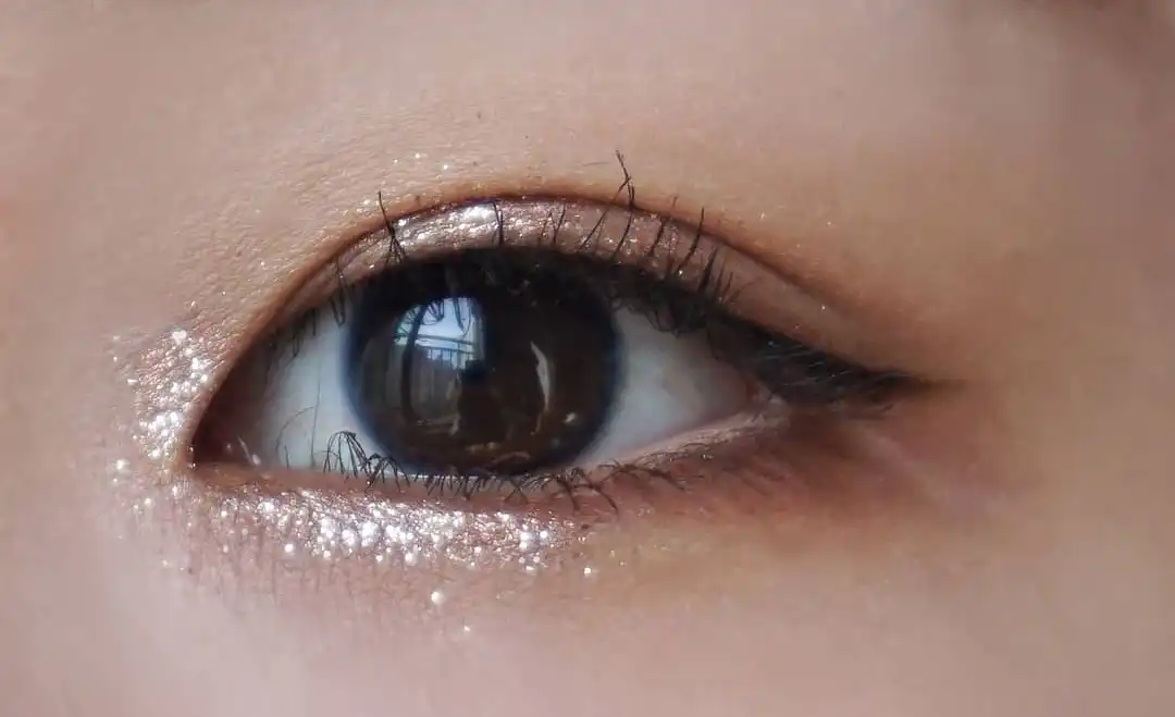 매그니피센트 메탈 글리터 앤 글로우 리퀴드 아이섀도우 [키튼 카르마]