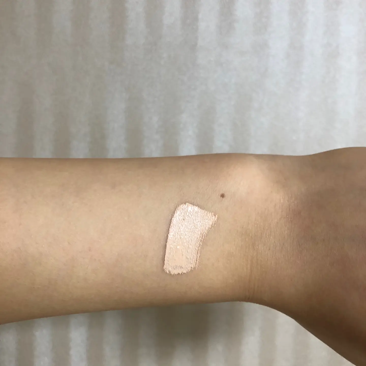 선택된 언니의파우치 리뷰 이미지 - [퓨어 샤인 커버 컨실러 [01 라이트 베이지]]