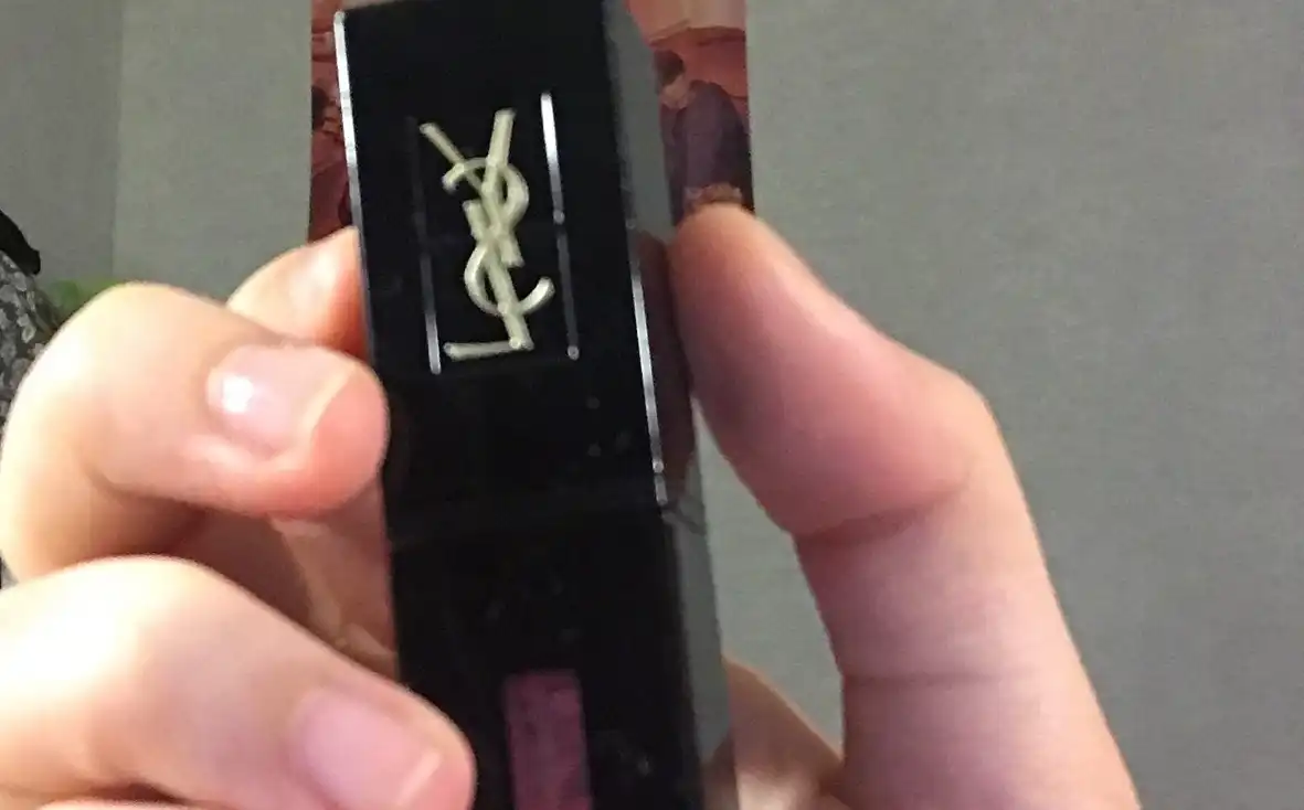 루쥬 뷔르 꾸뛰르 베르니 아 레브르(18)