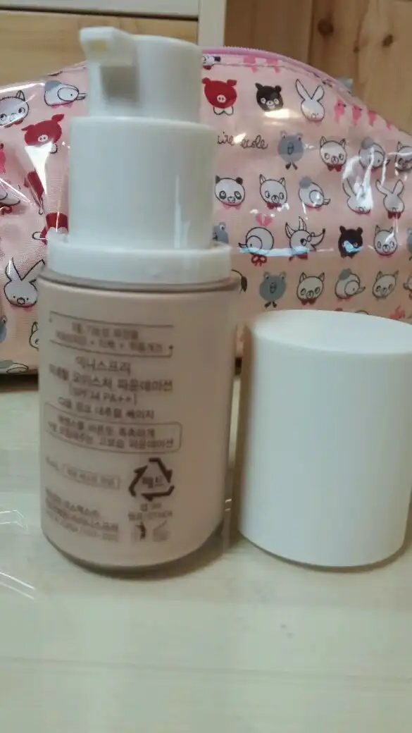 언니의파우치 리뷰 이미지 2 - [미네랄 모이스처 파운데이션 [C2호 핑크 내추럴 베이지]]