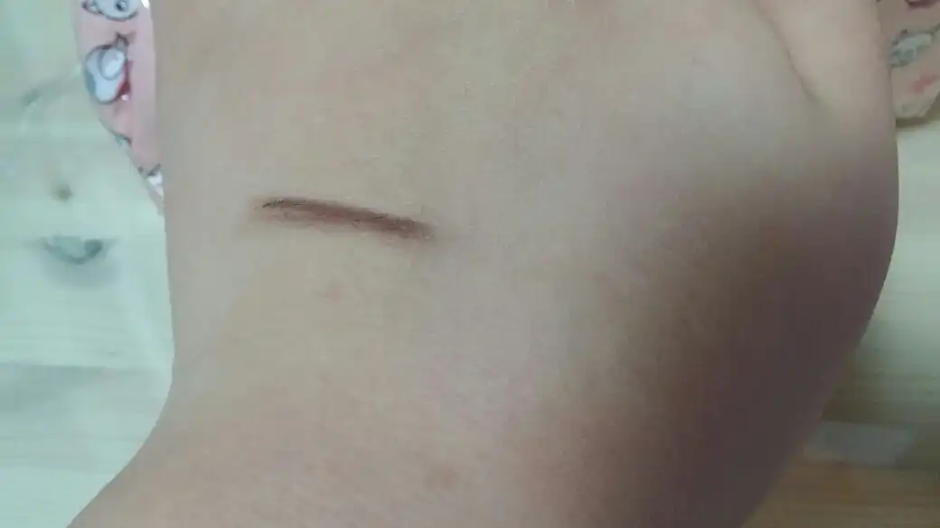 언니의파우치 리뷰 이미지 3 - [미네랄 모이스처 파운데이션 [C2호 핑크 내추럴 베이지]]