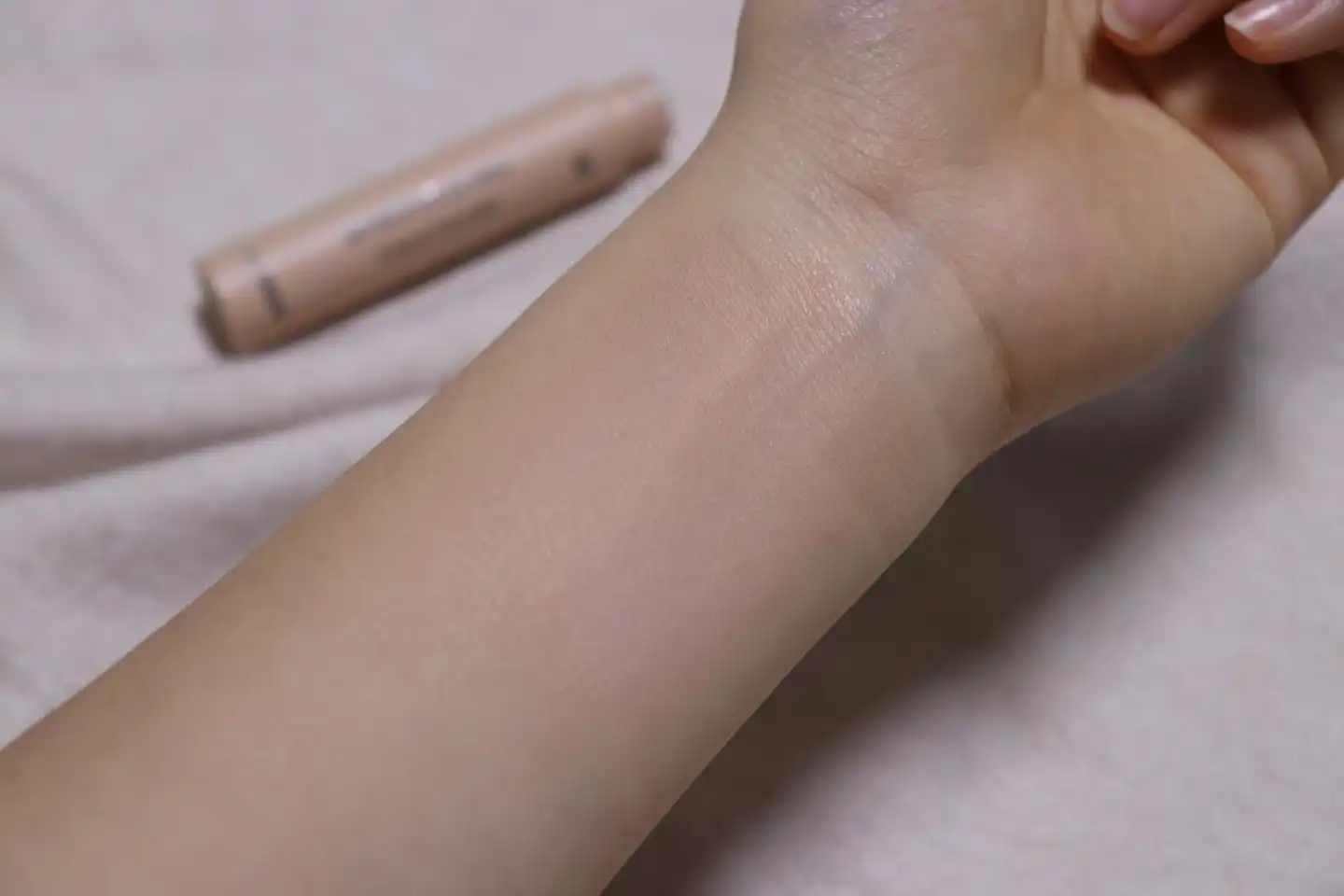 언니의파우치 리뷰 이미지 4 - [미네랄라이징 크리미 컨실러 [01 바닐라]]