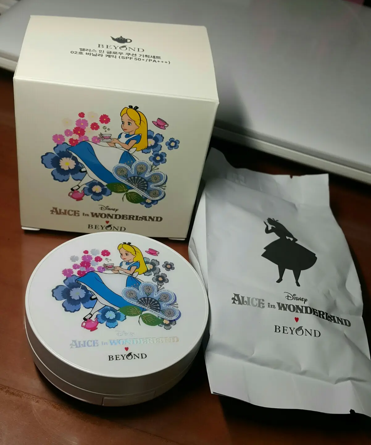 선택된 언니의파우치 리뷰 이미지 - [앨리스 인 글로우 쿠션 02 바닐라 케익]