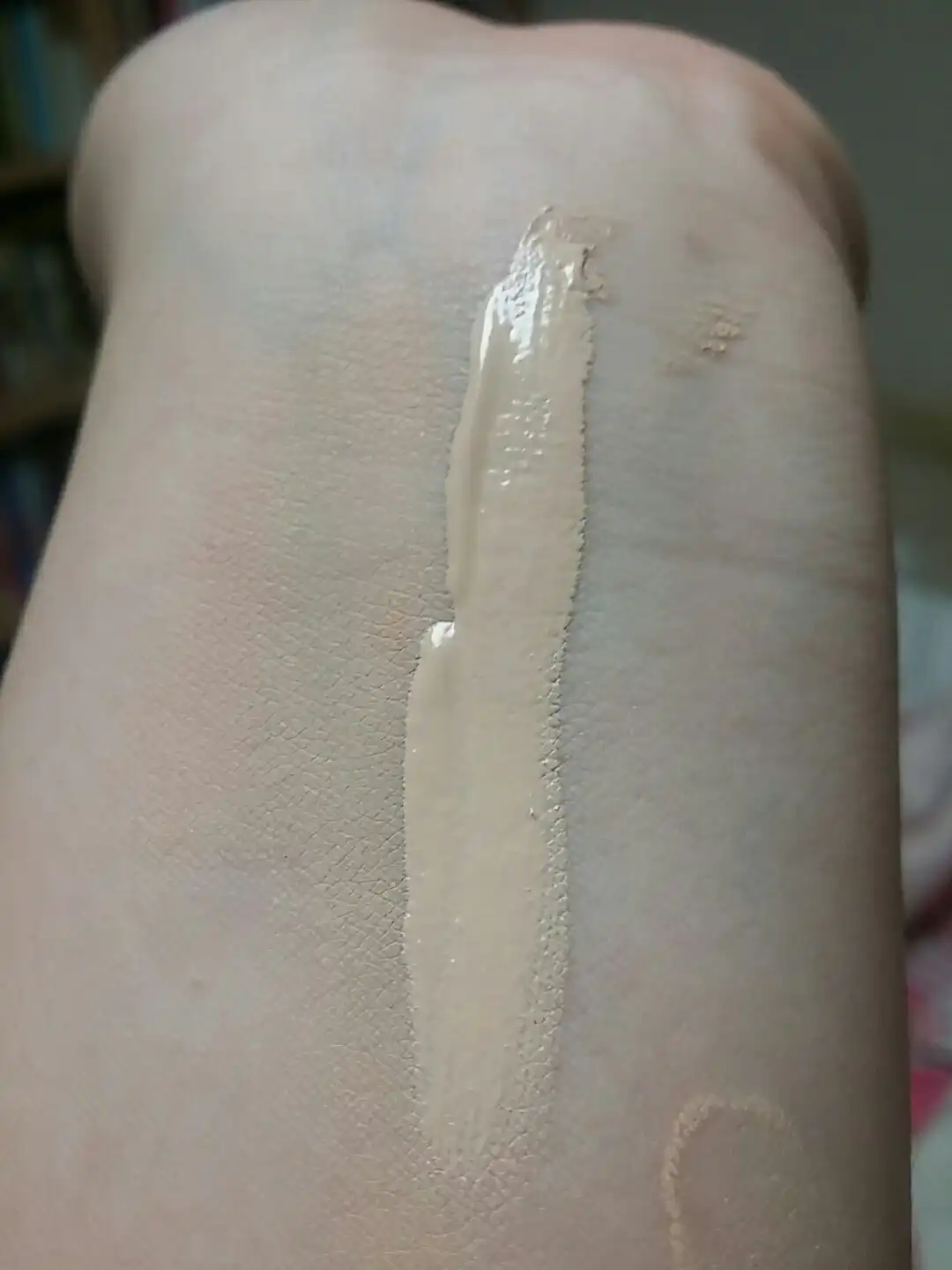 언니의파우치 리뷰 이미지 2 - [롱웨어 이븐 피니시 파운데이션 [웜 베이지]]