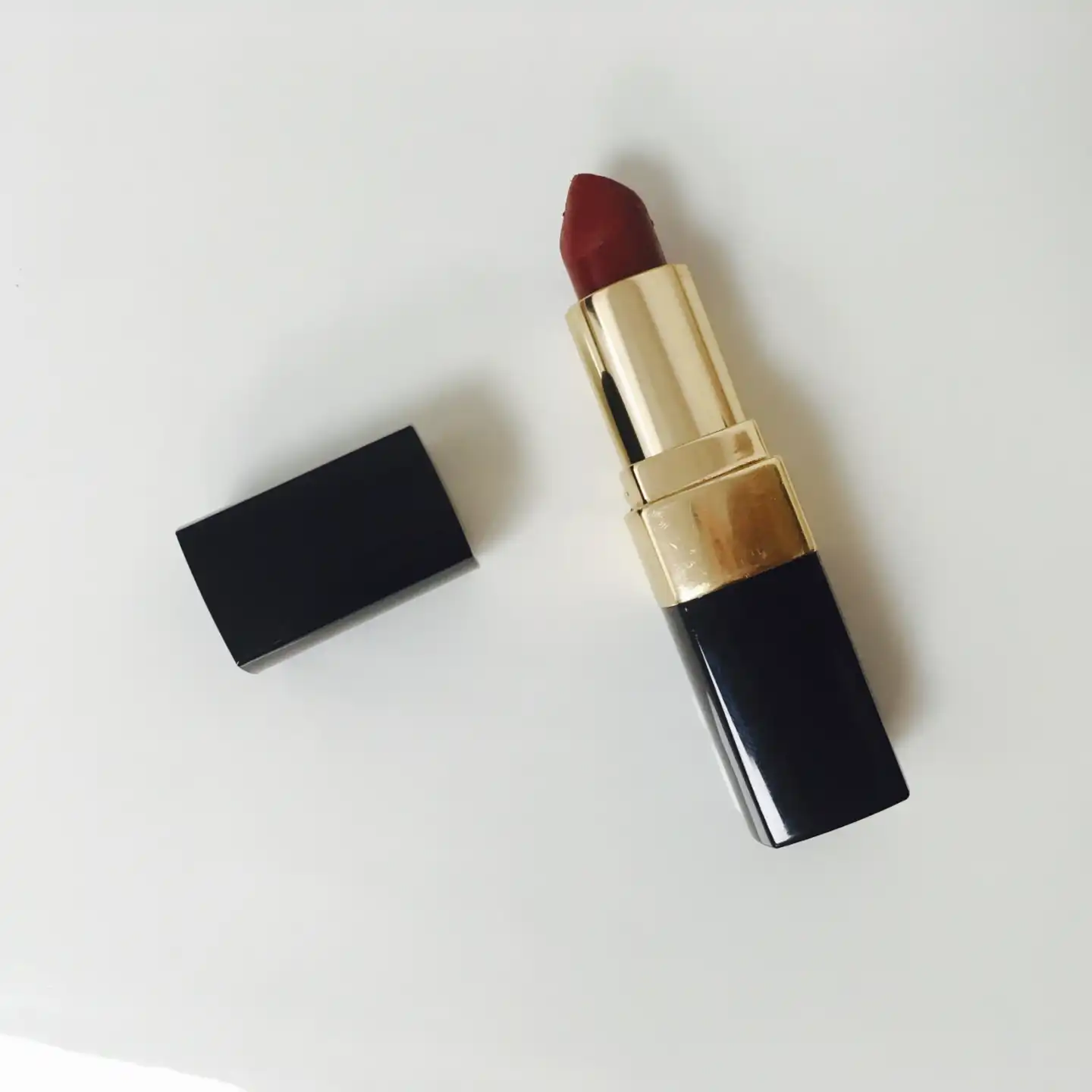 립칼라 번트 레드