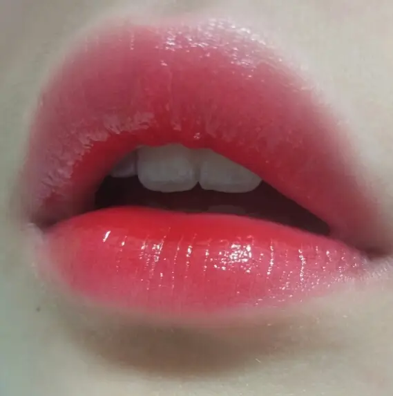 선택된 언니의파우치 리뷰 이미지 - [미러글로스 틴트  05 스트로베리 스퀴즈]