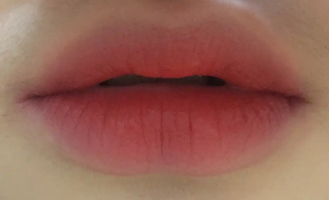 플랫 벨벳 & 글로시 스틱 RD01 런던 레드