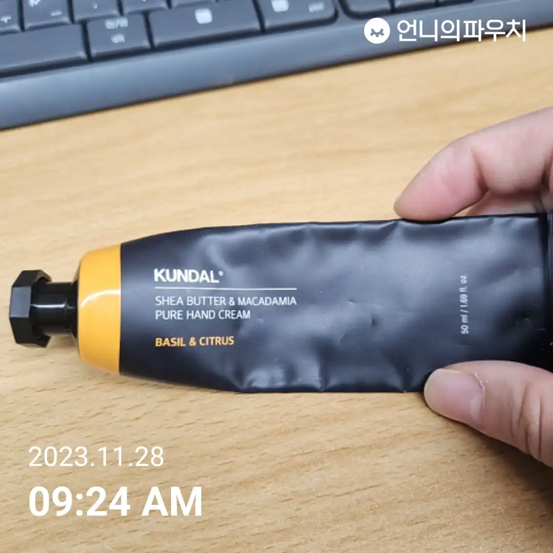 언니의파우치 리뷰 이미지 2 - [시어버터 앤 마카다미아 퓨어 핸드크림 바질앤스트러스]