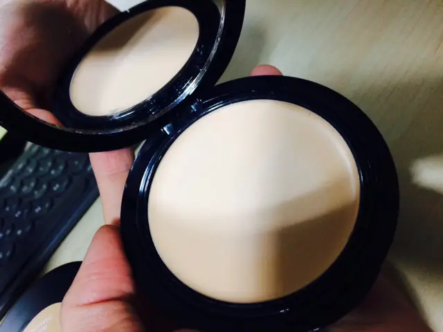 선택된 언니의파우치 리뷰 이미지 - [24 라이트 허니 베이지 (21호/웜톤)]