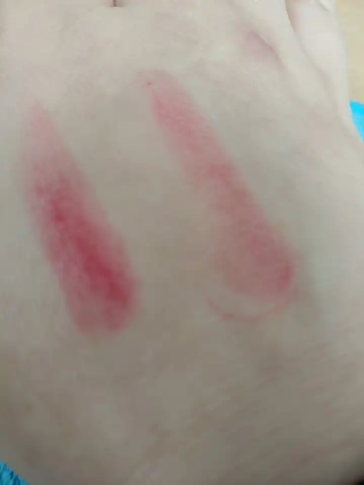 언니의파우치 리뷰 이미지 2 - [립테라피 컬러 앤 케어 [키씽 레드] ]