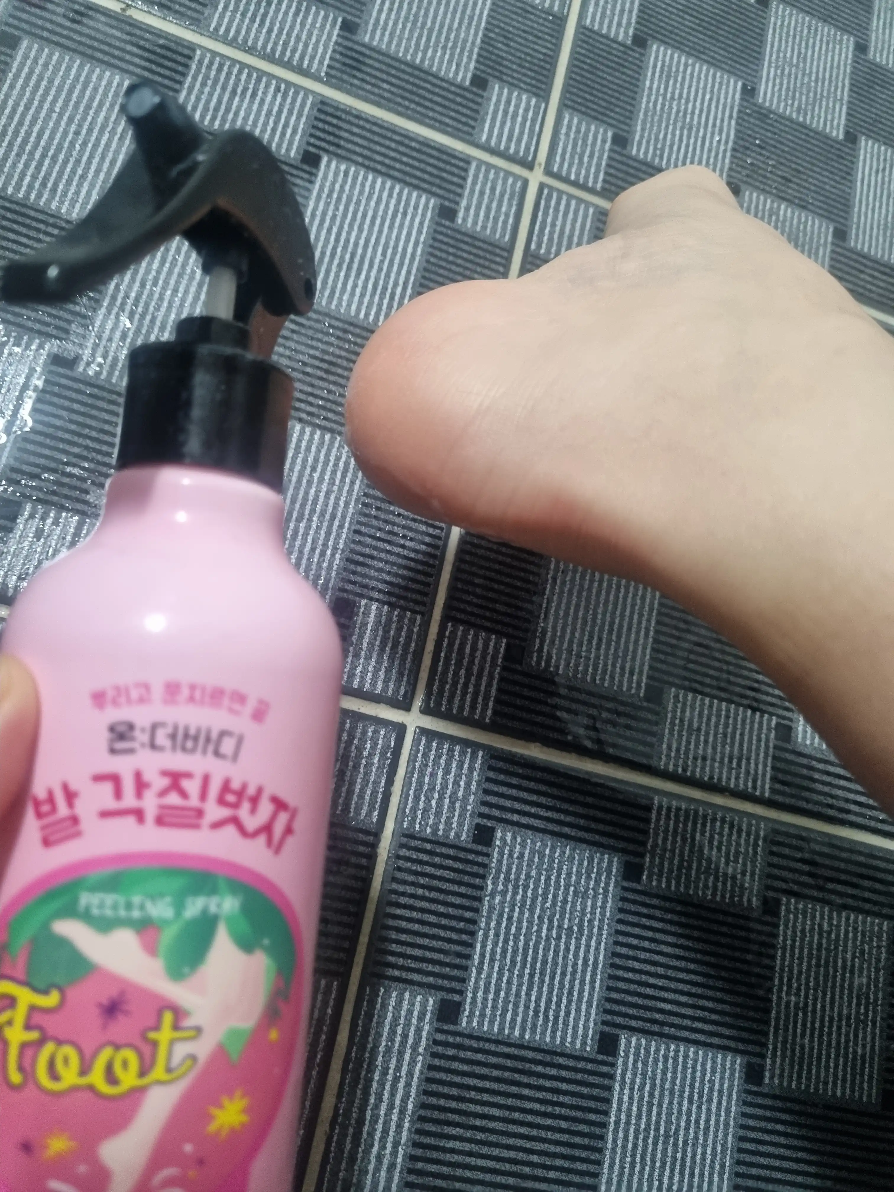 언니의파우치 리뷰 이미지 2 - [발각질벗자 풋필링 스프레이 ]