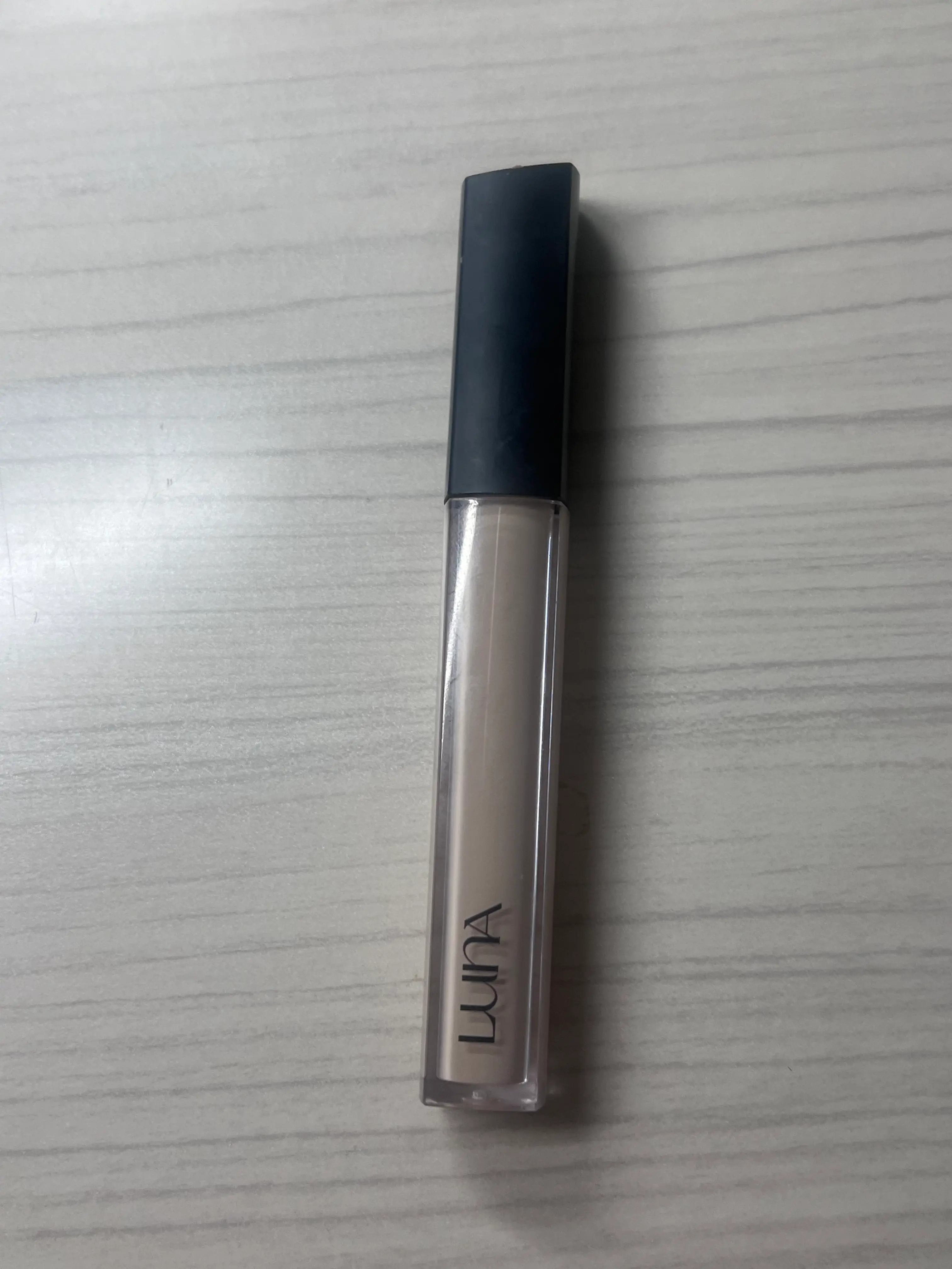 선택된 언니의파우치 리뷰 이미지 - [롱래스팅 팁 컨실러 [0.7 아이보리]]