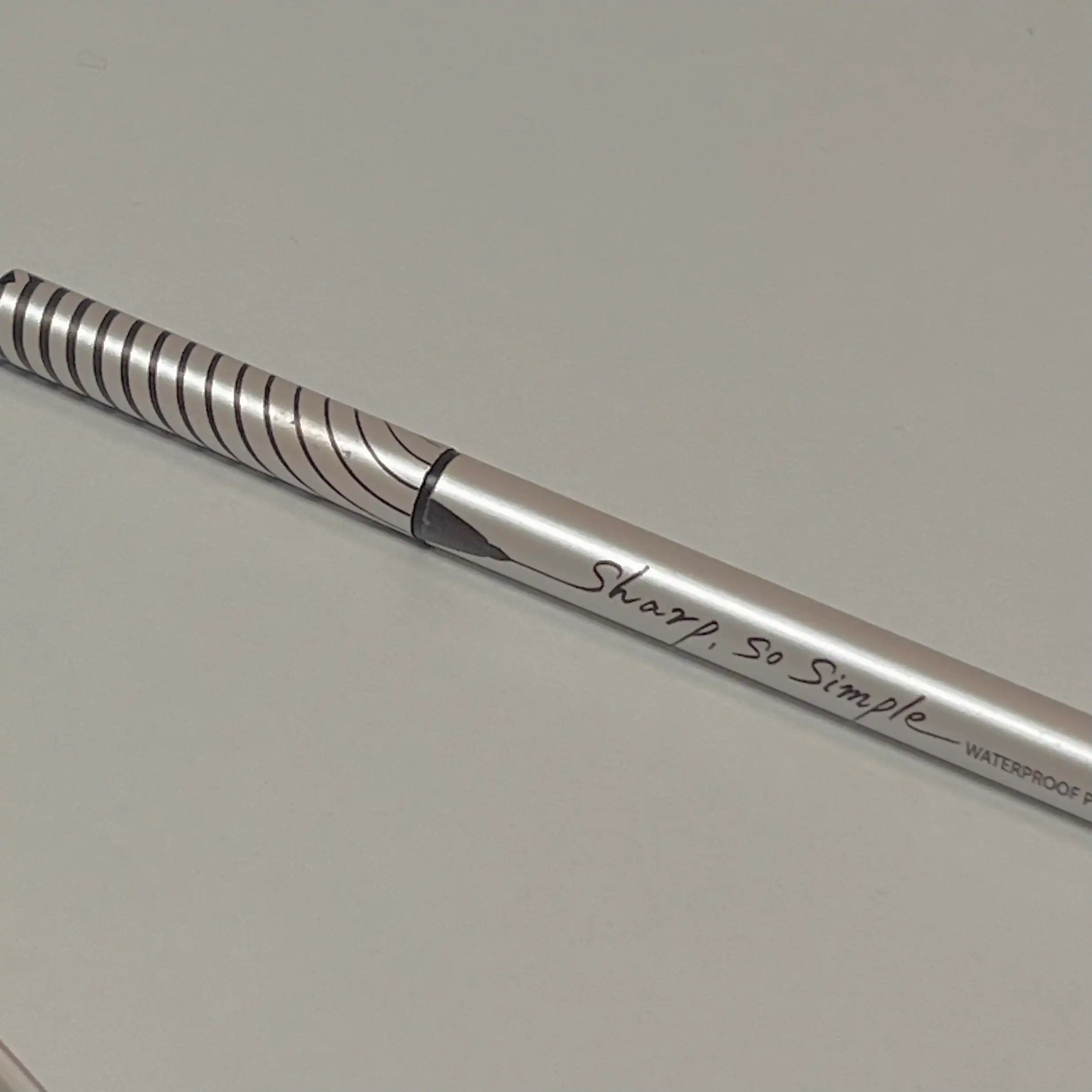 샤프,쏘 심플 워터프루프 펜라이너 [002 브라운]