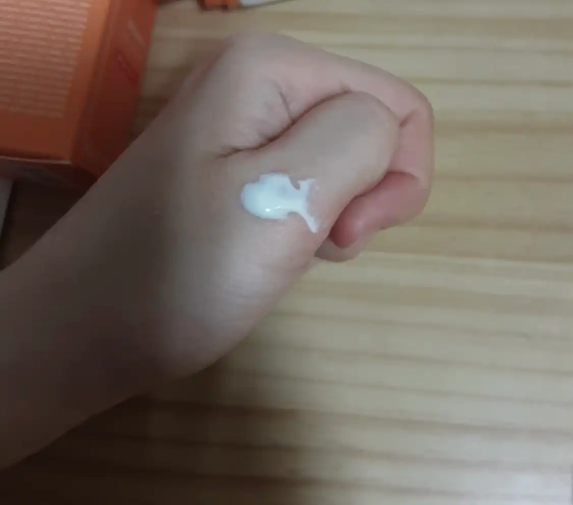언니의파우치 리뷰 이미지 2 - [래디언씨 선크림]