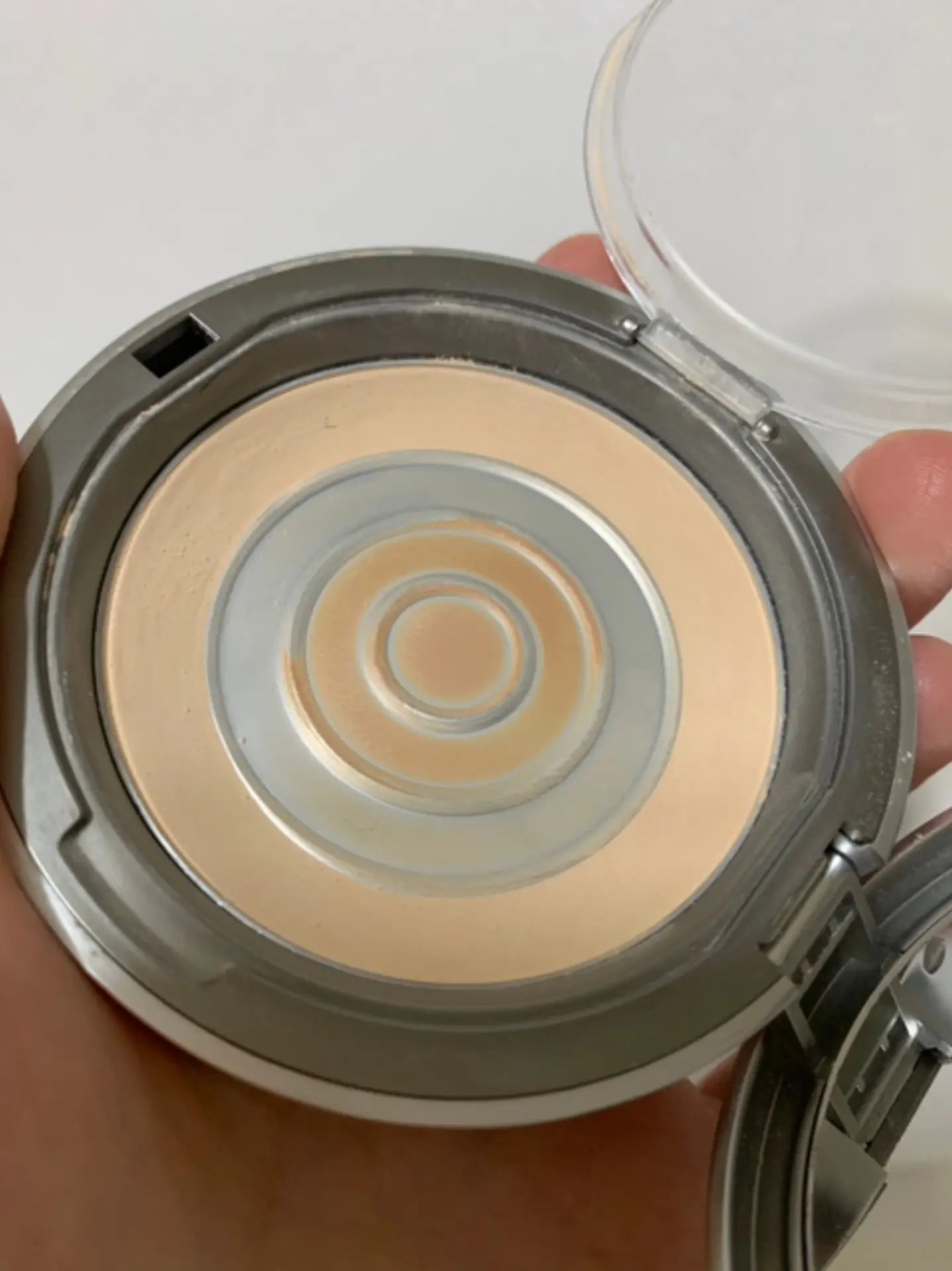 선택된 언니의파우치 리뷰 이미지 - [퍼퓸 파우더 선 팩트 12.5 화이트 SPF50+ PA+++ 23호]