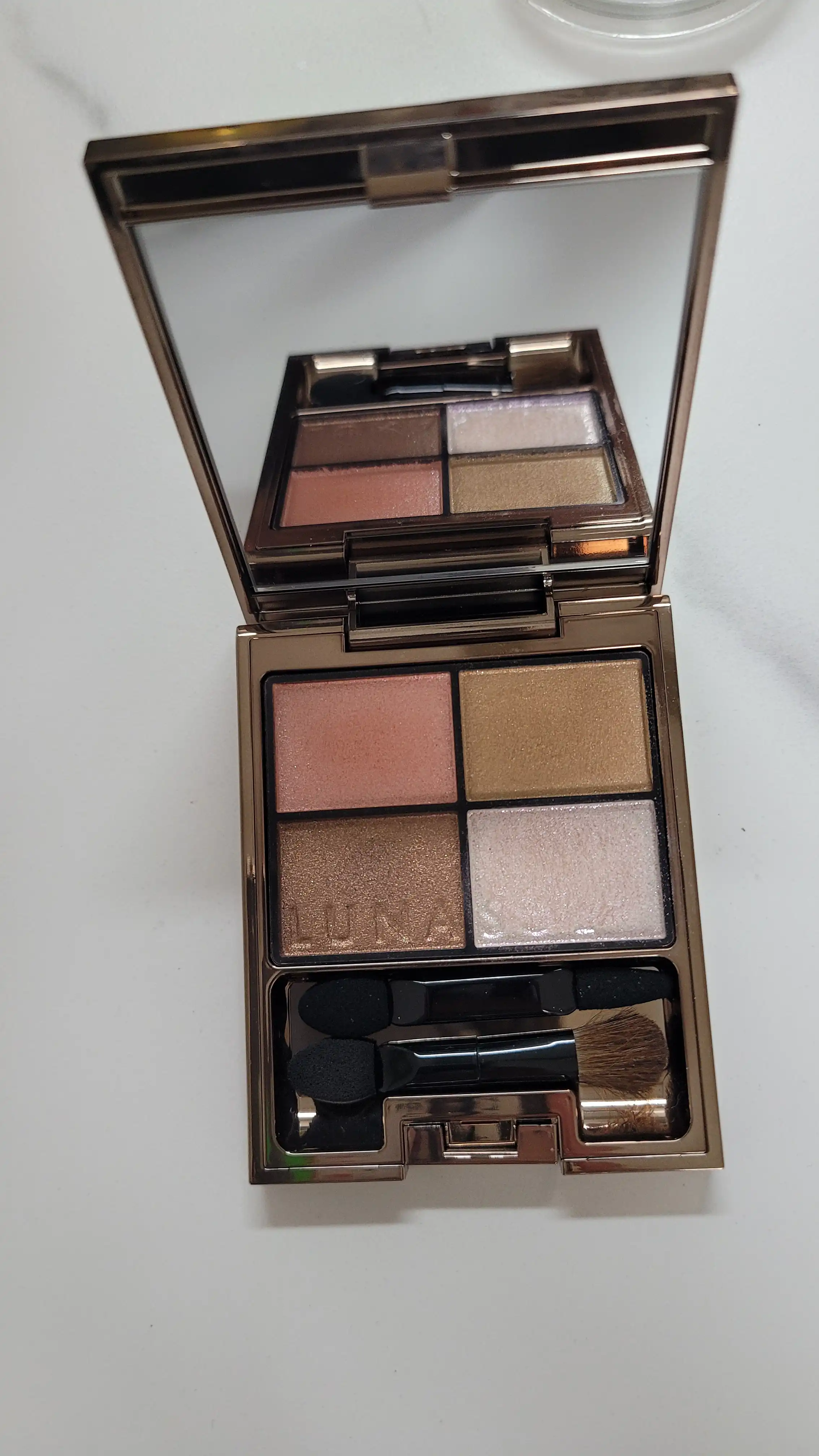 쉬어 콘트라스트 아이즈