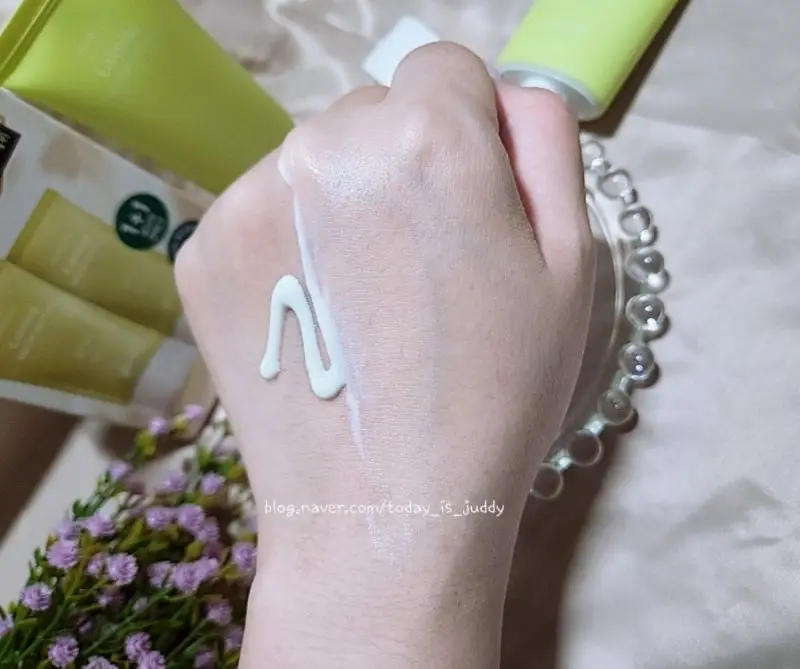 선택된 언니의파우치 리뷰 이미지 - [맑은 어성초 진정 수분 선크림]