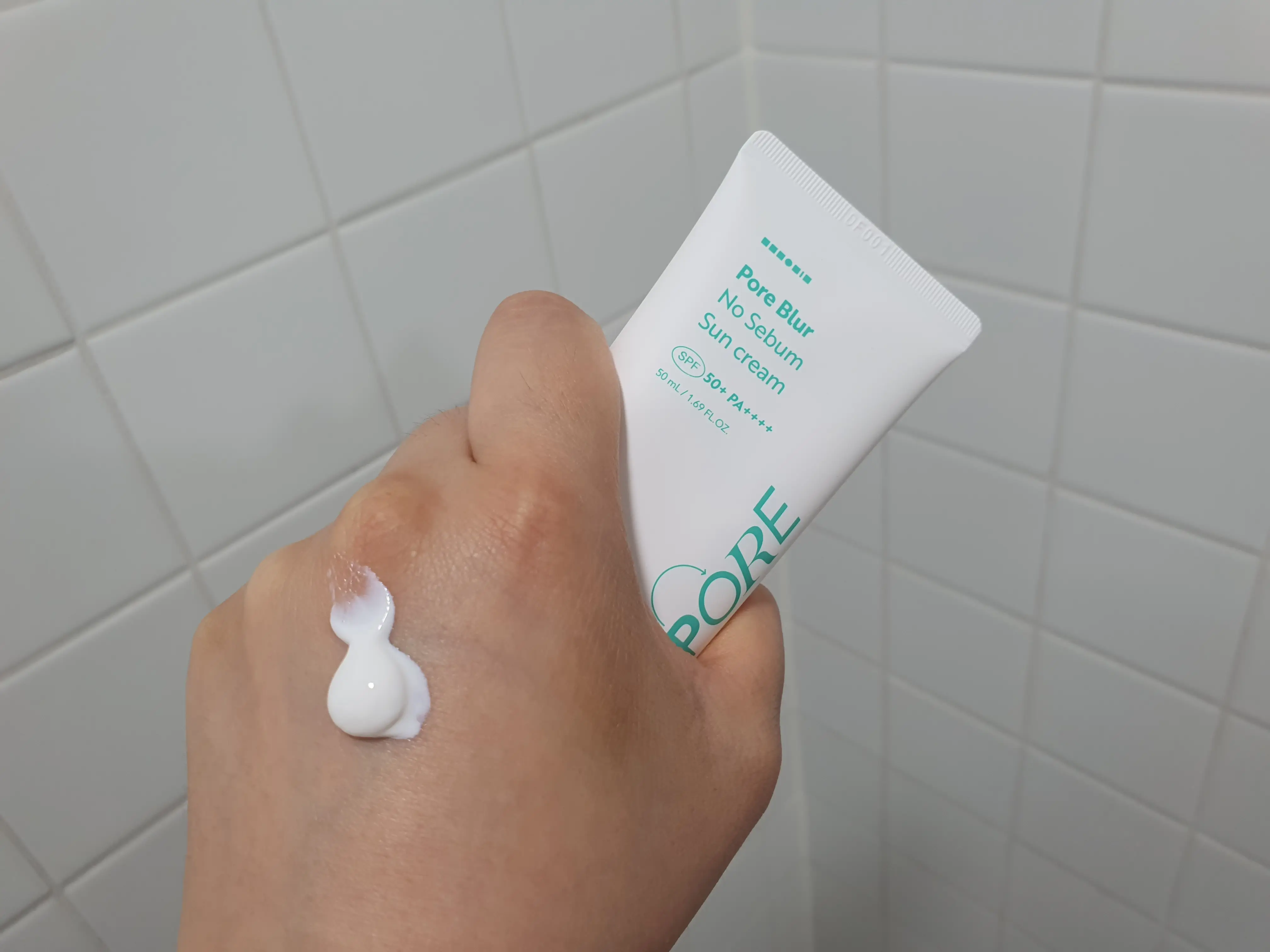 선택된 언니의파우치 리뷰 이미지 - [모공 블러 노세범 선크림]