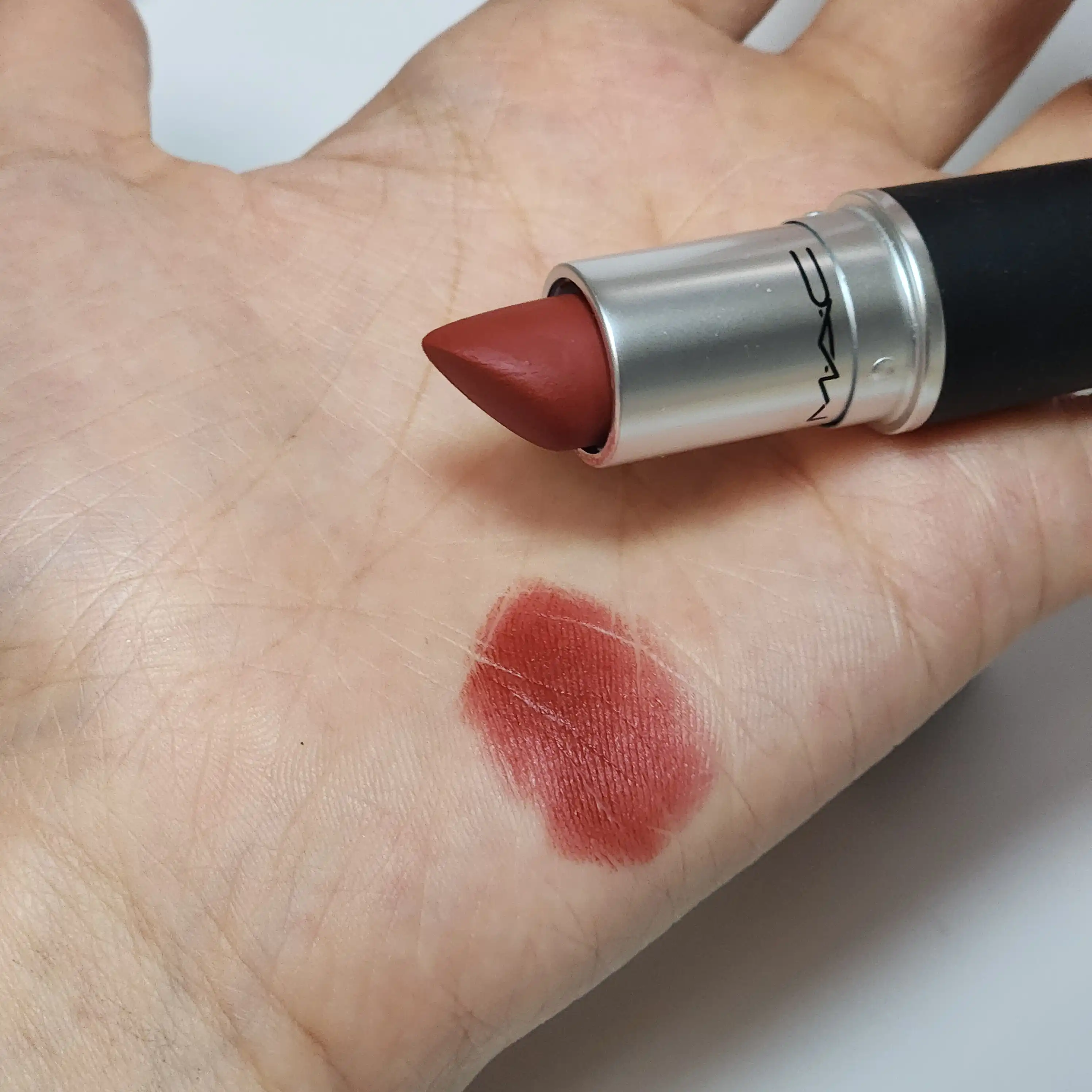 파우더 키스 립스틱 [디보티드 투 칠리]