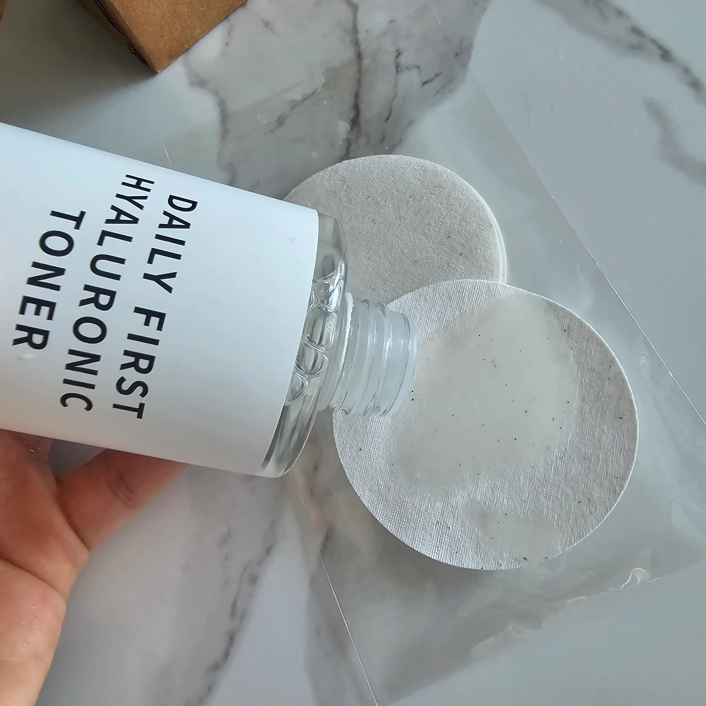 선택된 언니의파우치 리뷰 이미지 - [데일리 퍼스트 히알루로닉 토너]