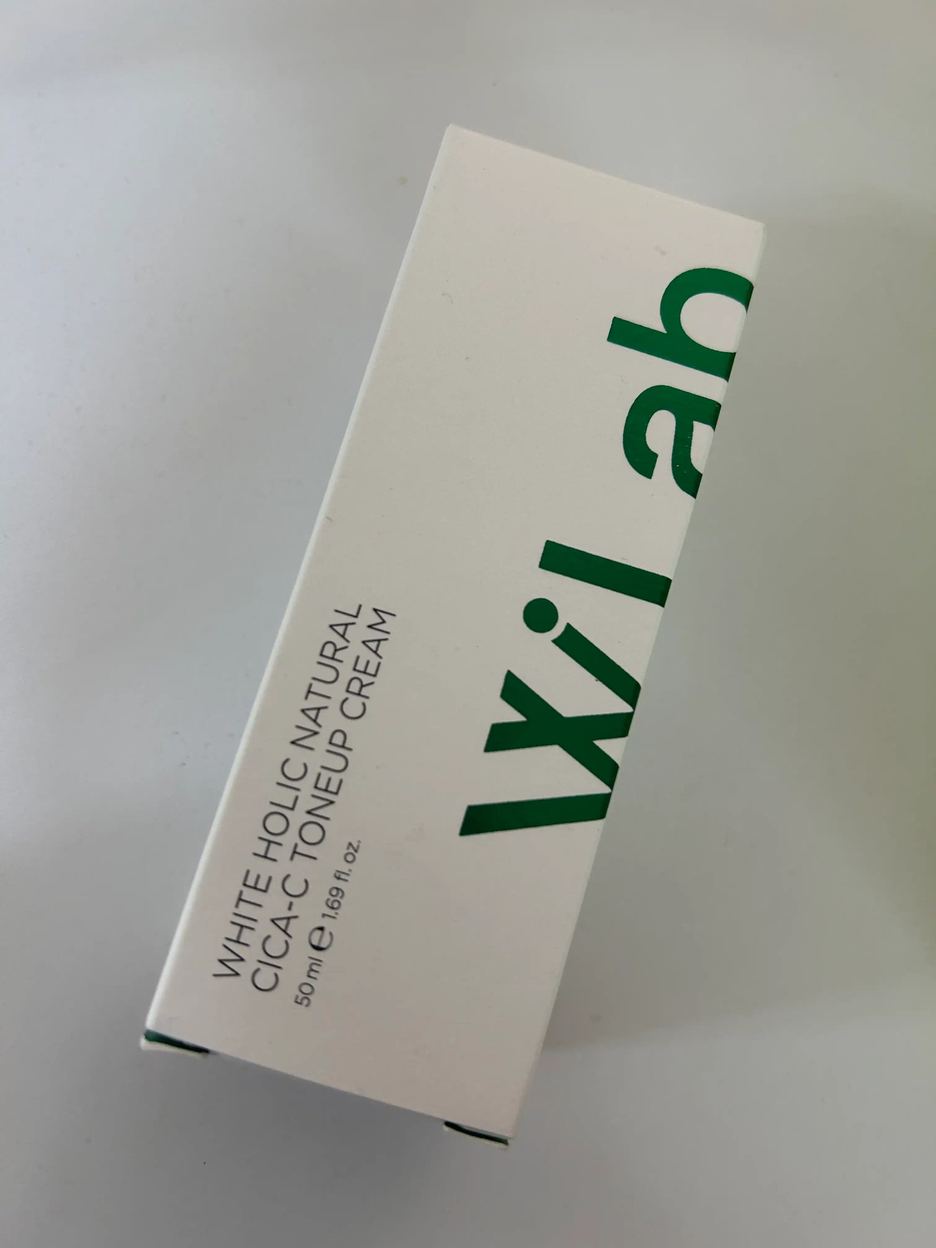 화이트 홀릭 네츄럴 시카씨 톤업 크림