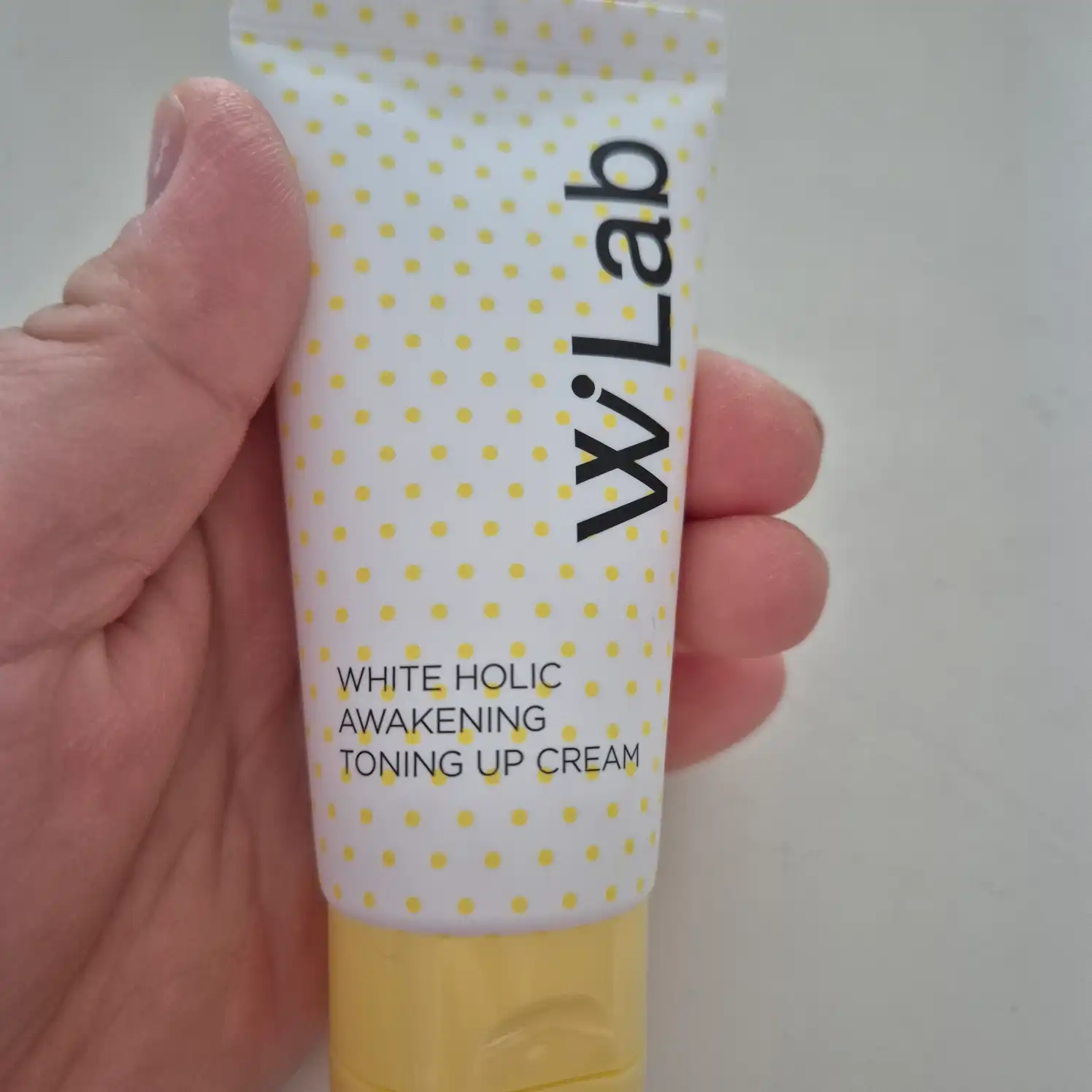 화이트 홀릭 어웨이크닝 토닝 업 크림