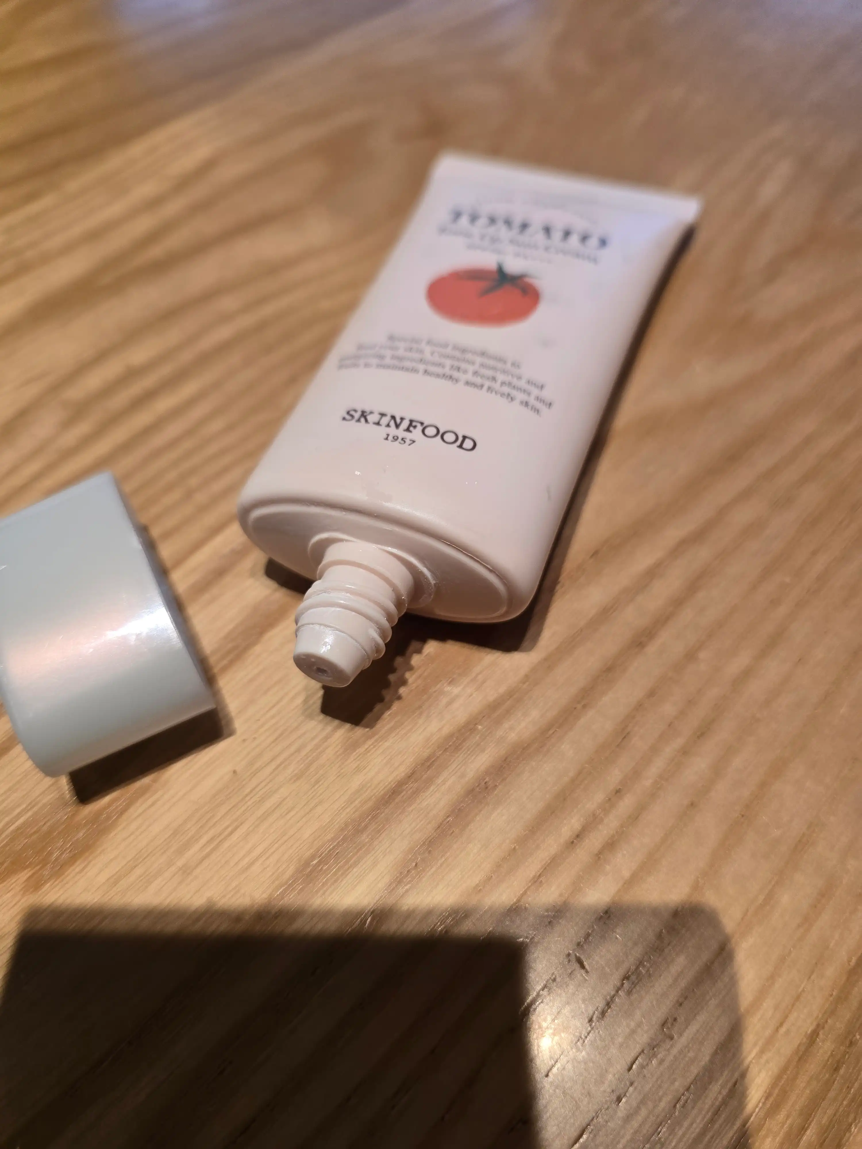 토마토 톤 업 선크림