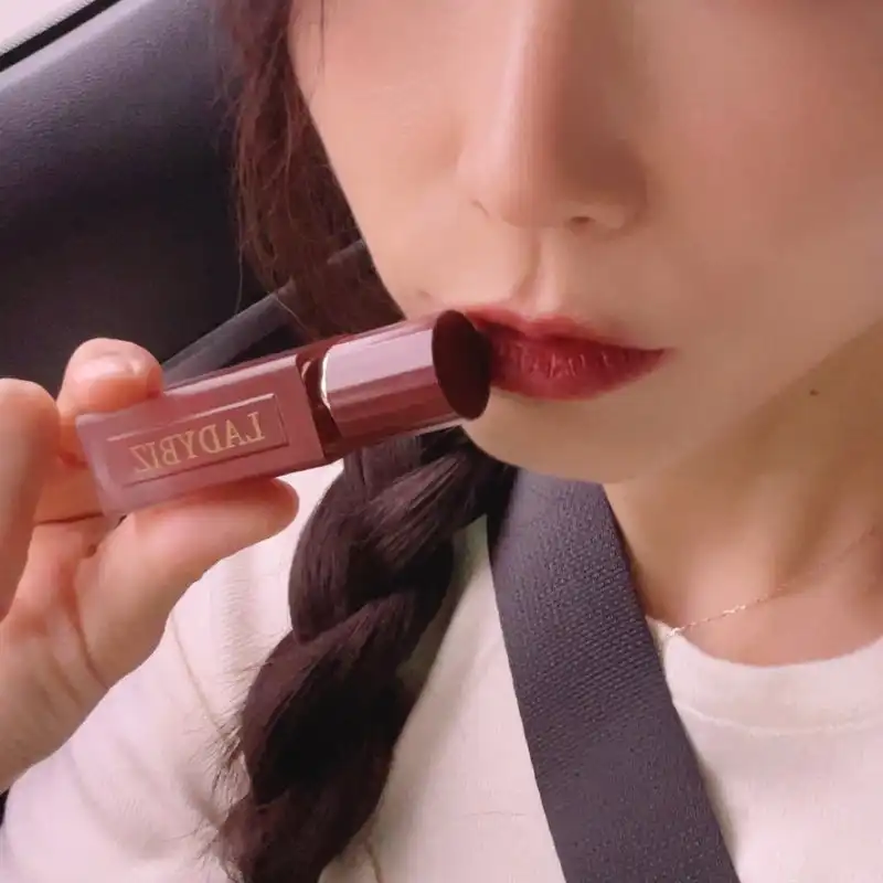 글로시 립틴트 레이디 비즈