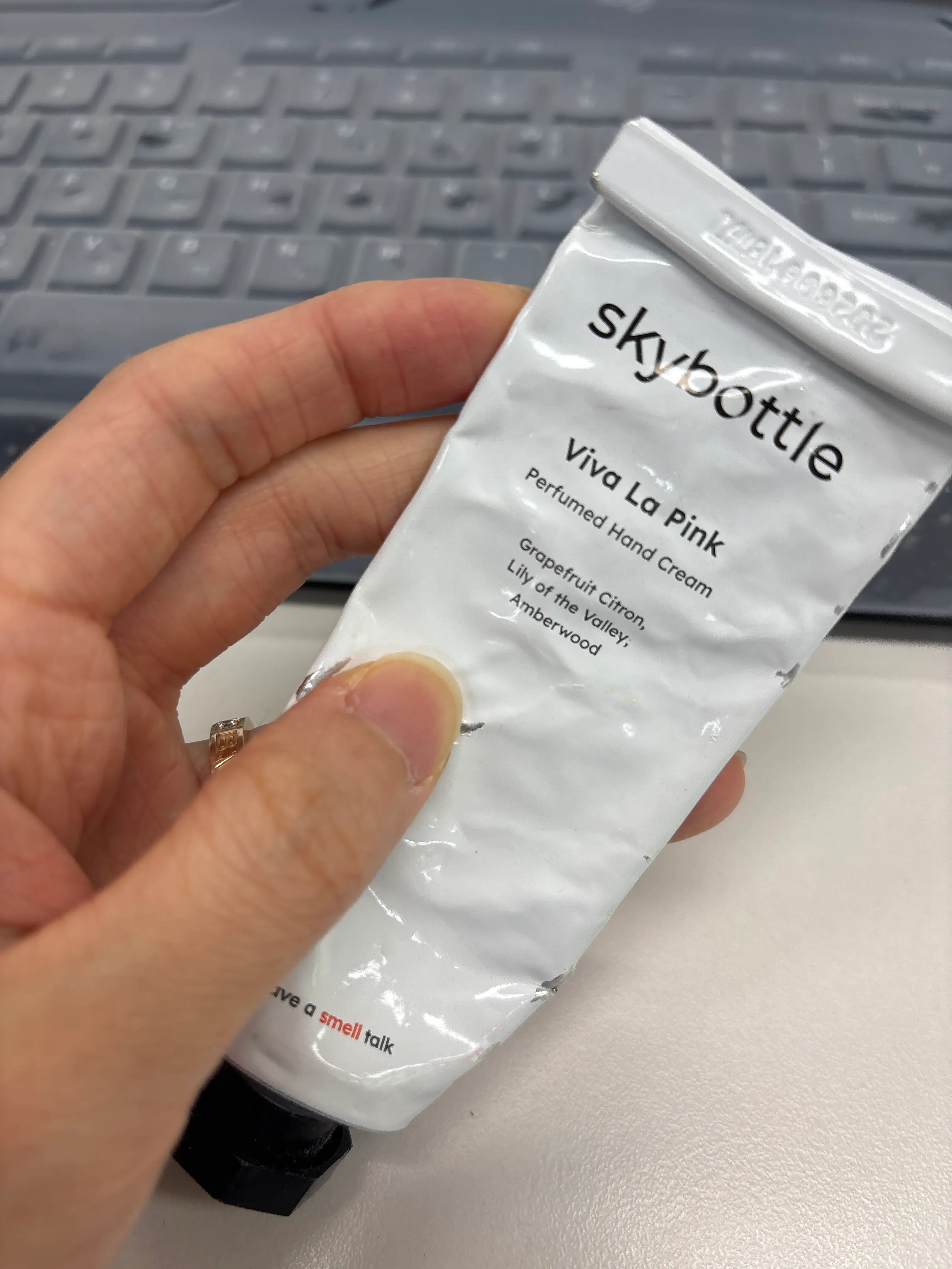 선택된 언니의파우치 리뷰 이미지 - [비바라핑크 퍼퓸 핸드크림]