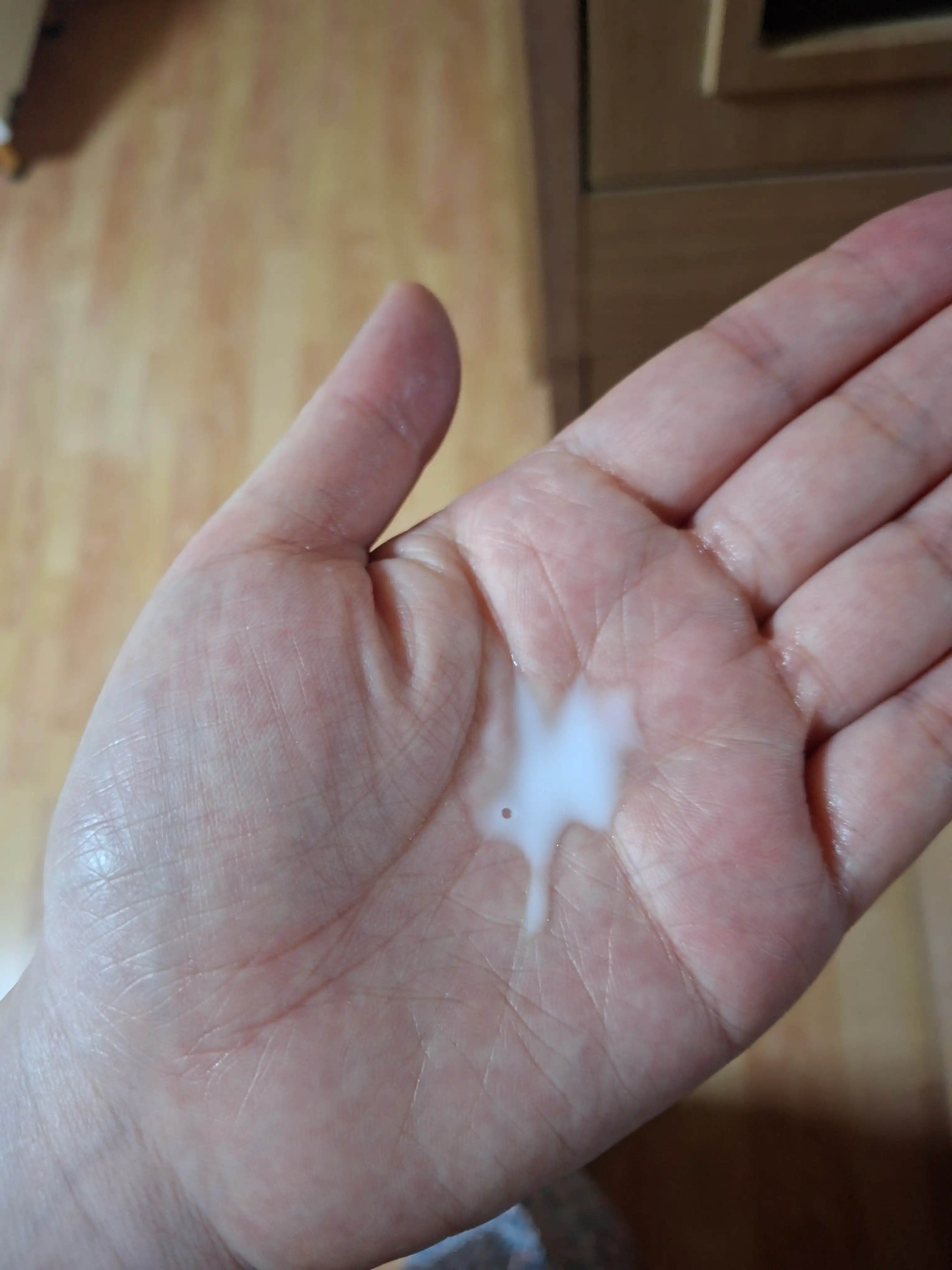 모이스춰라이징 밤 토너