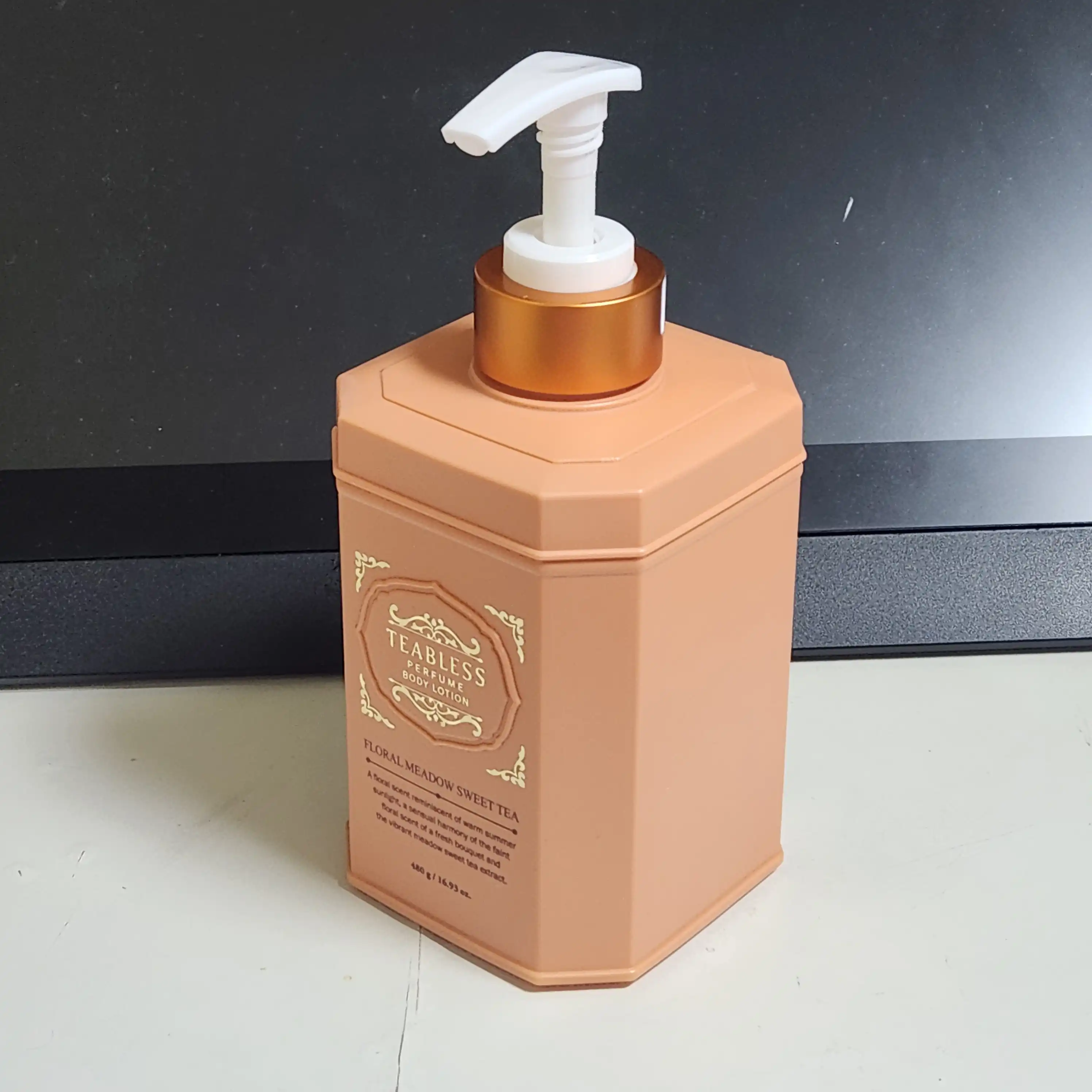 퍼퓸 바디 로션 플로럴 메도우 스위트티, 자몽색