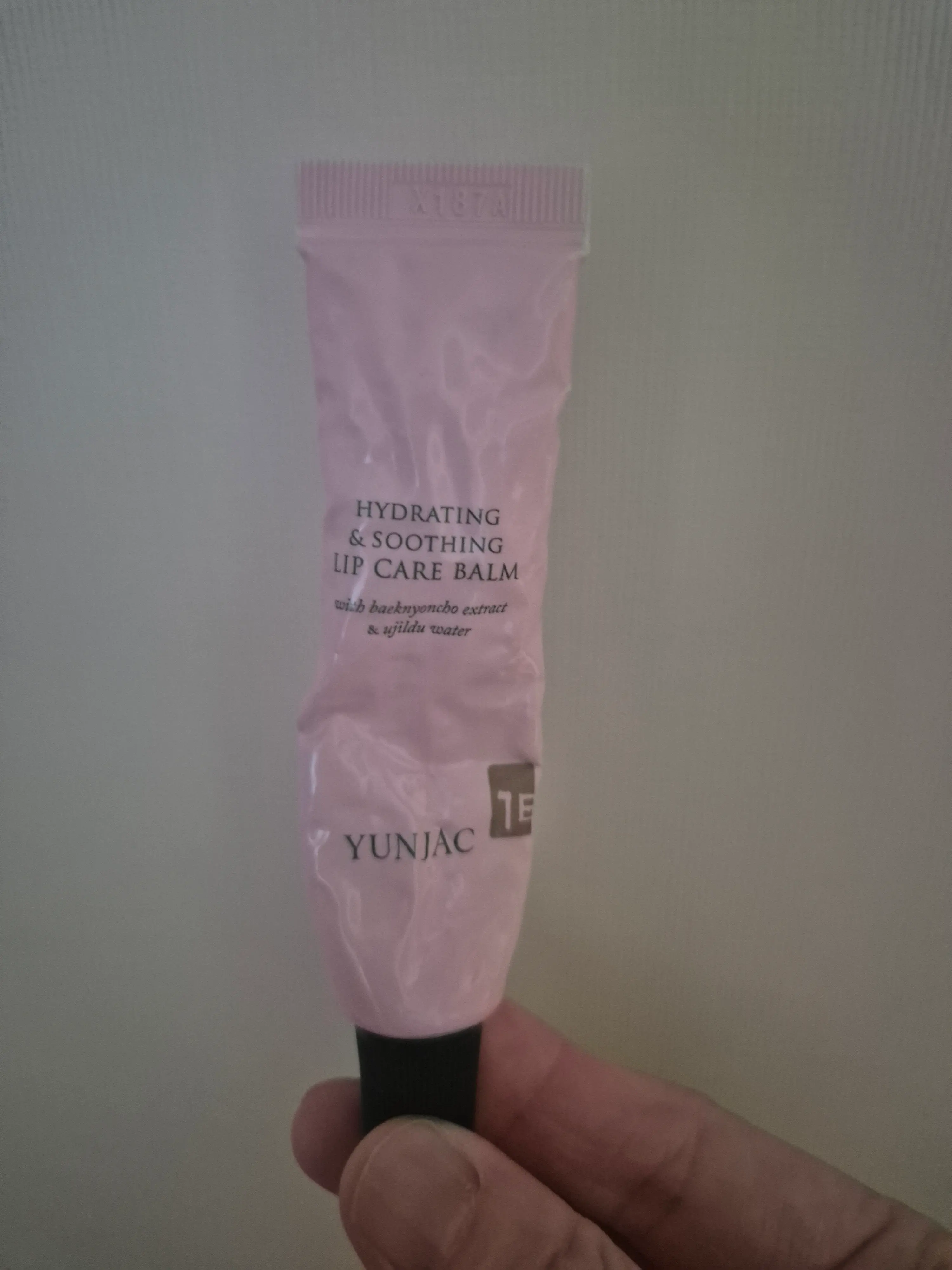 선택된 언니의파우치 리뷰 이미지 - [백년초 앤 우질두 수분진정 립케어밤]