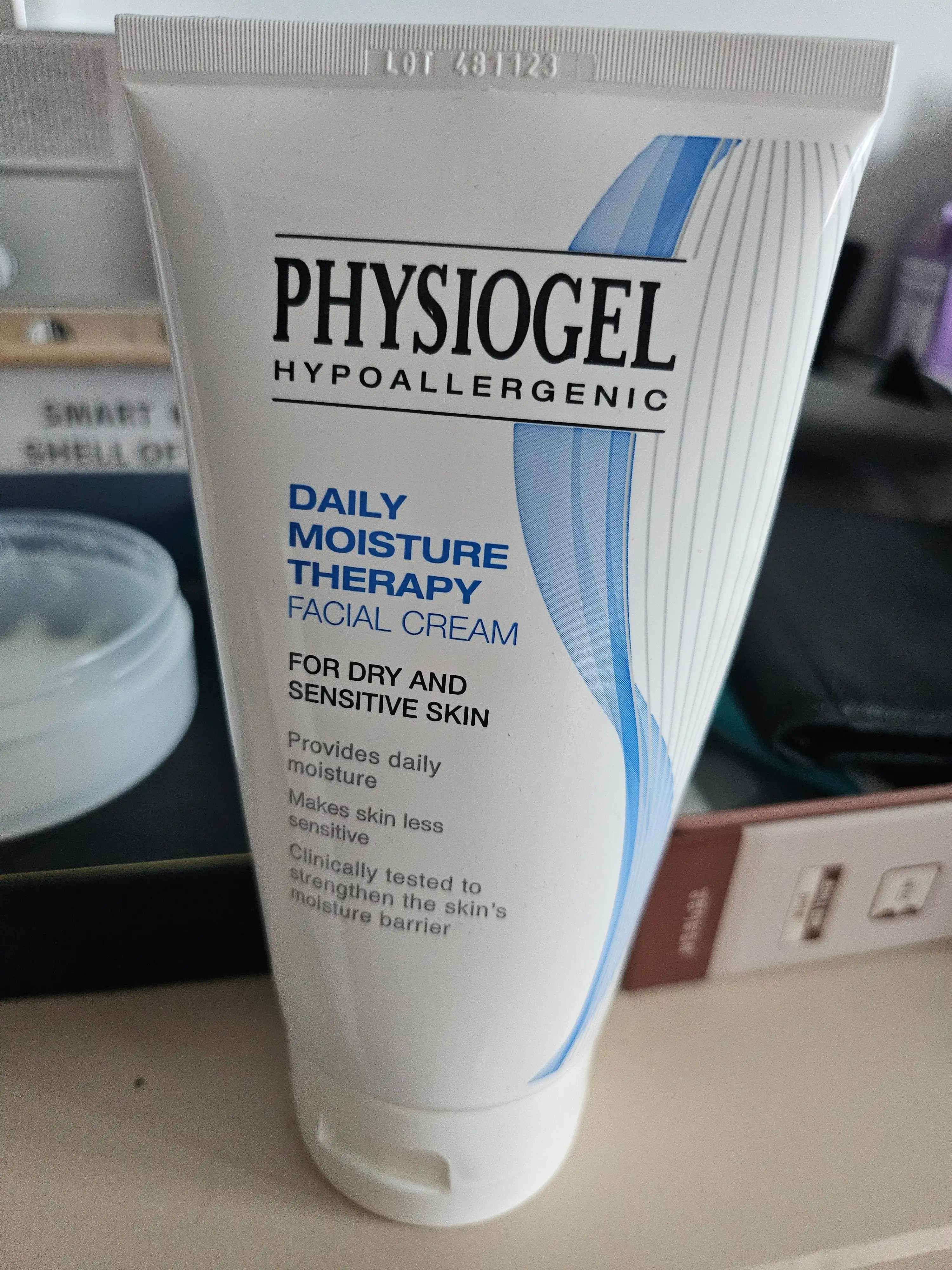 데일리 모이스쳐 테라피 페이셜 크림