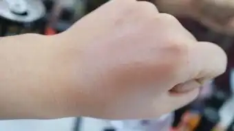 언니의파우치 리뷰 이미지 4 - [에센스 커버 팩트 뉴 오리지널 샤이닝 드롭스 퍼플 에디션]