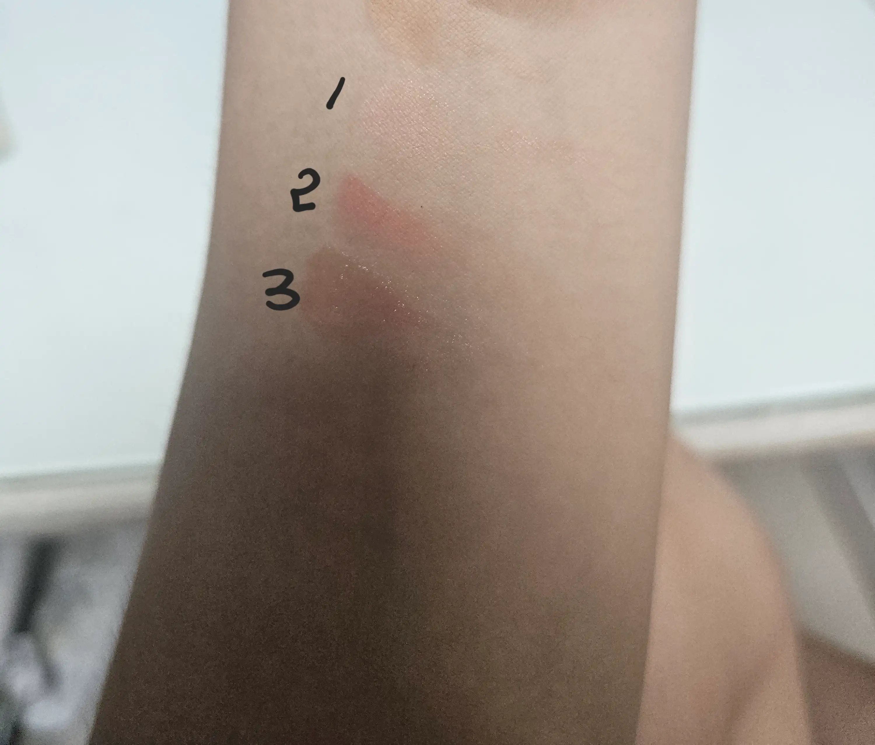 언니의파우치 리뷰 이미지 6 - [(헬로키티 에디션) 립 앤 치크 핸드폰]
