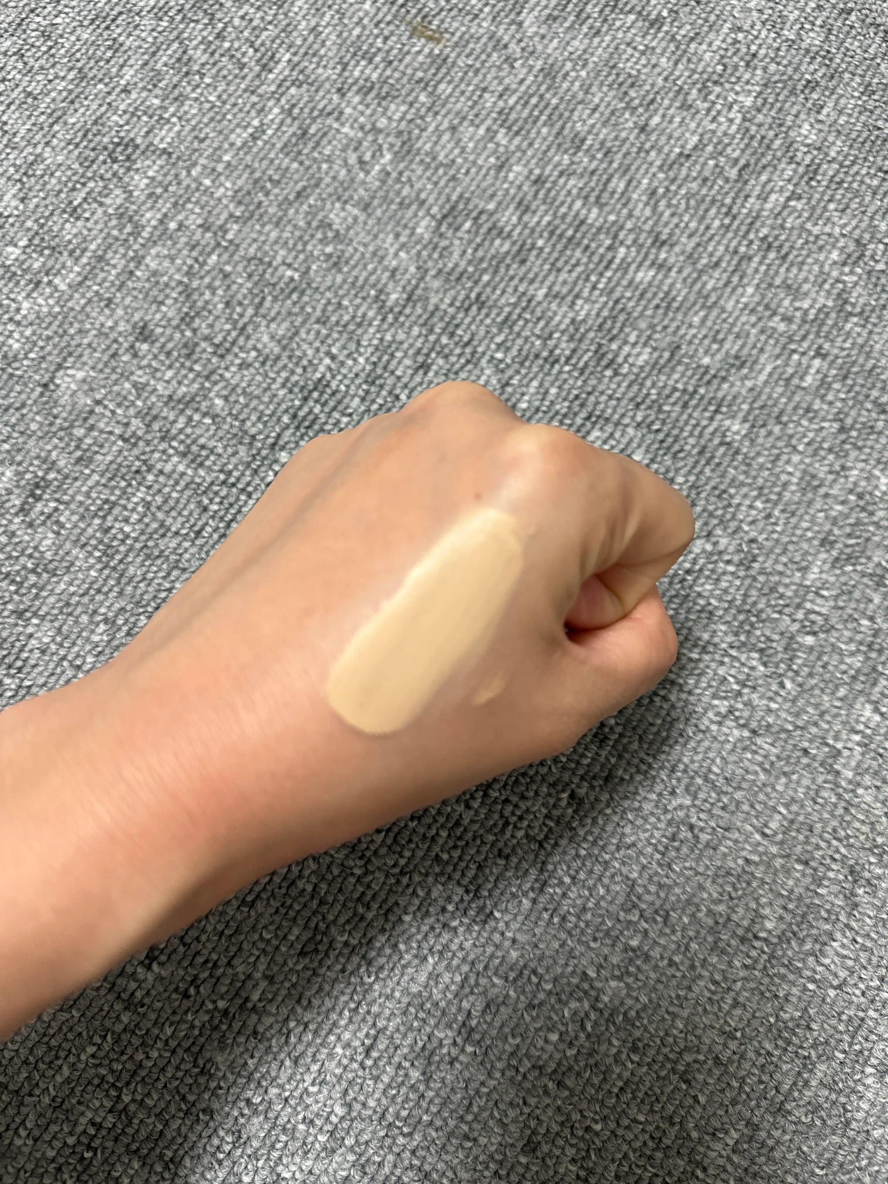 언니의파우치 리뷰 이미지 2 - [롱래스팅 팁 컨실러]