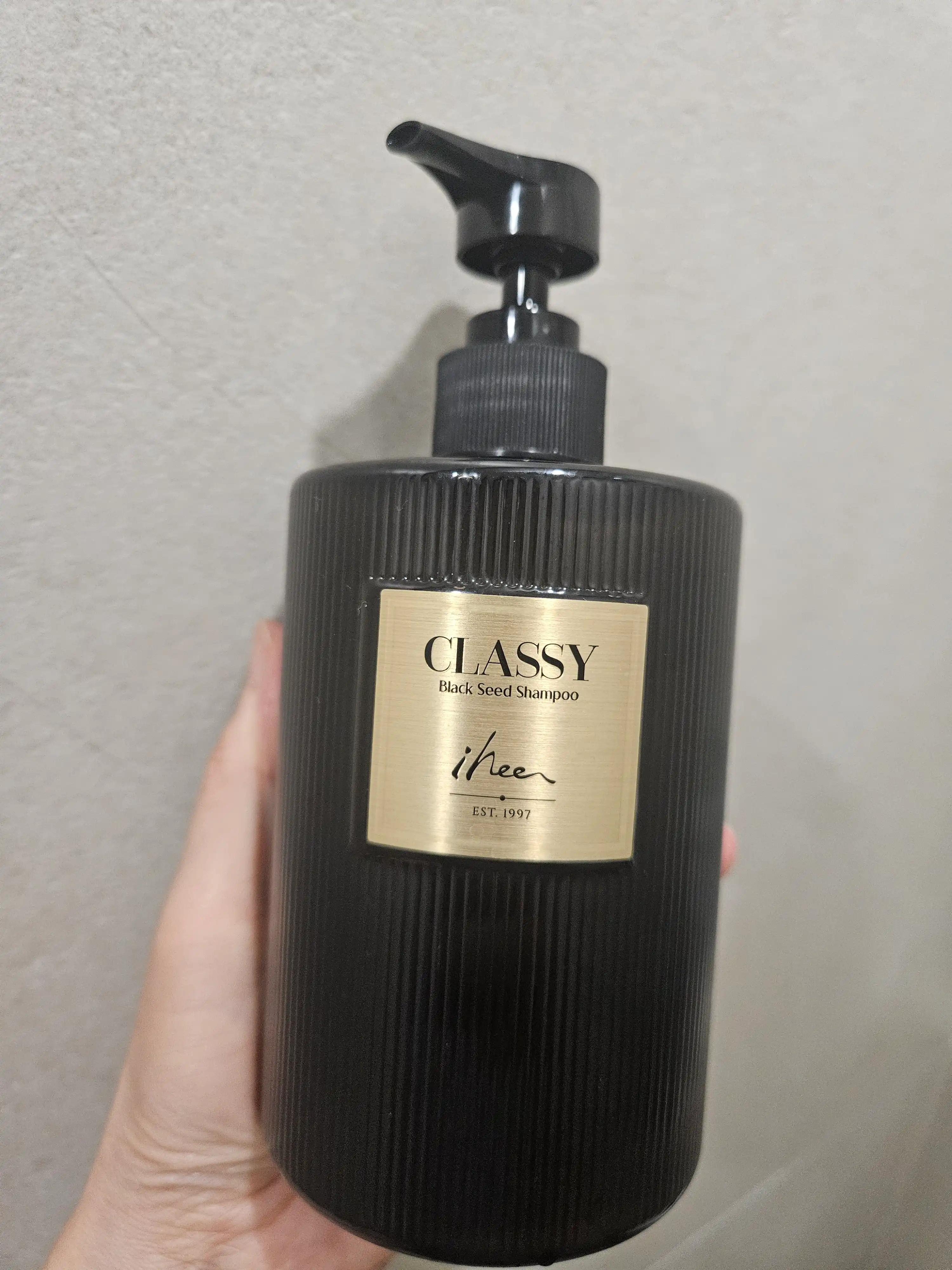 언니의파우치 리뷰 이미지 - [더 클래시 블랙 씨드 샴푸]