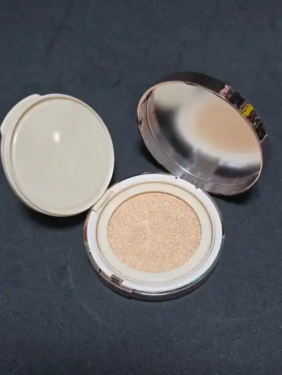 언니의파우치 리뷰 이미지 2 - [글로우 앰플 쿠션 [23호 베이지]]