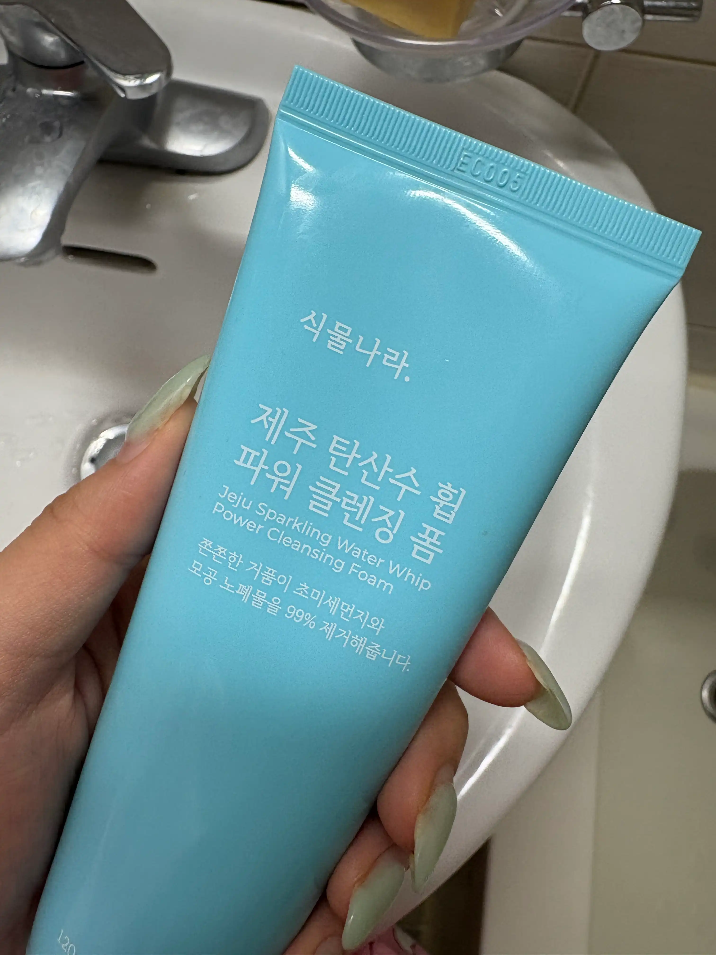 언니의파우치 리뷰 이미지 - [제주 탄산수 모공 딥 클렌징폼]