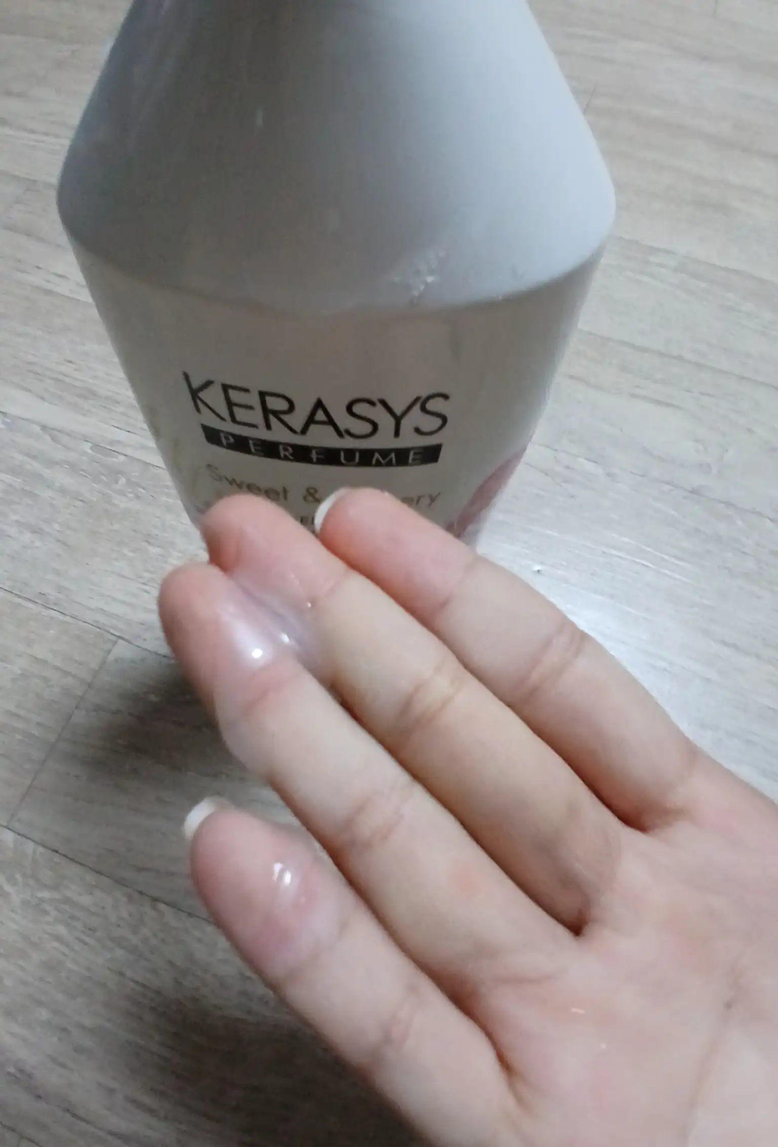 언니의파우치 리뷰 이미지 2 - [스위트 앤 플라워리 퍼퓸 샴푸]