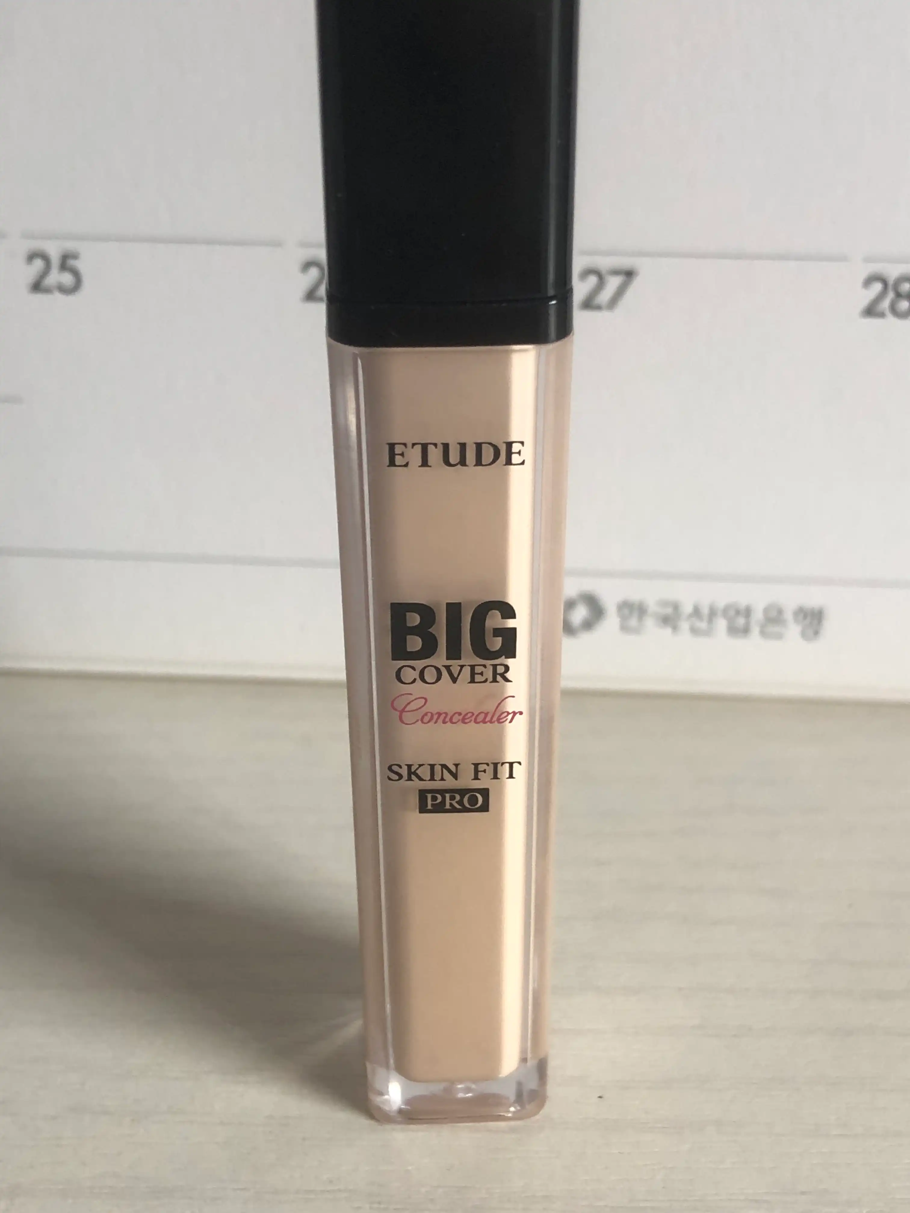 언니의파우치 리뷰 이미지 - [빅 커버 스킨 핏 컨실러 프로 [N04 뉴트럴 베이지]]