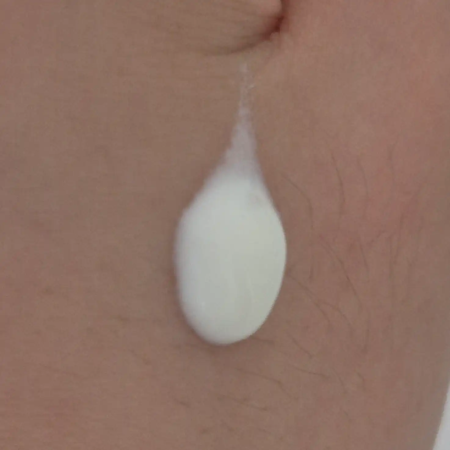 언니의파우치 리뷰 이미지 2 - [마데카소사이드 수분 선세럼 흔적 리페어]