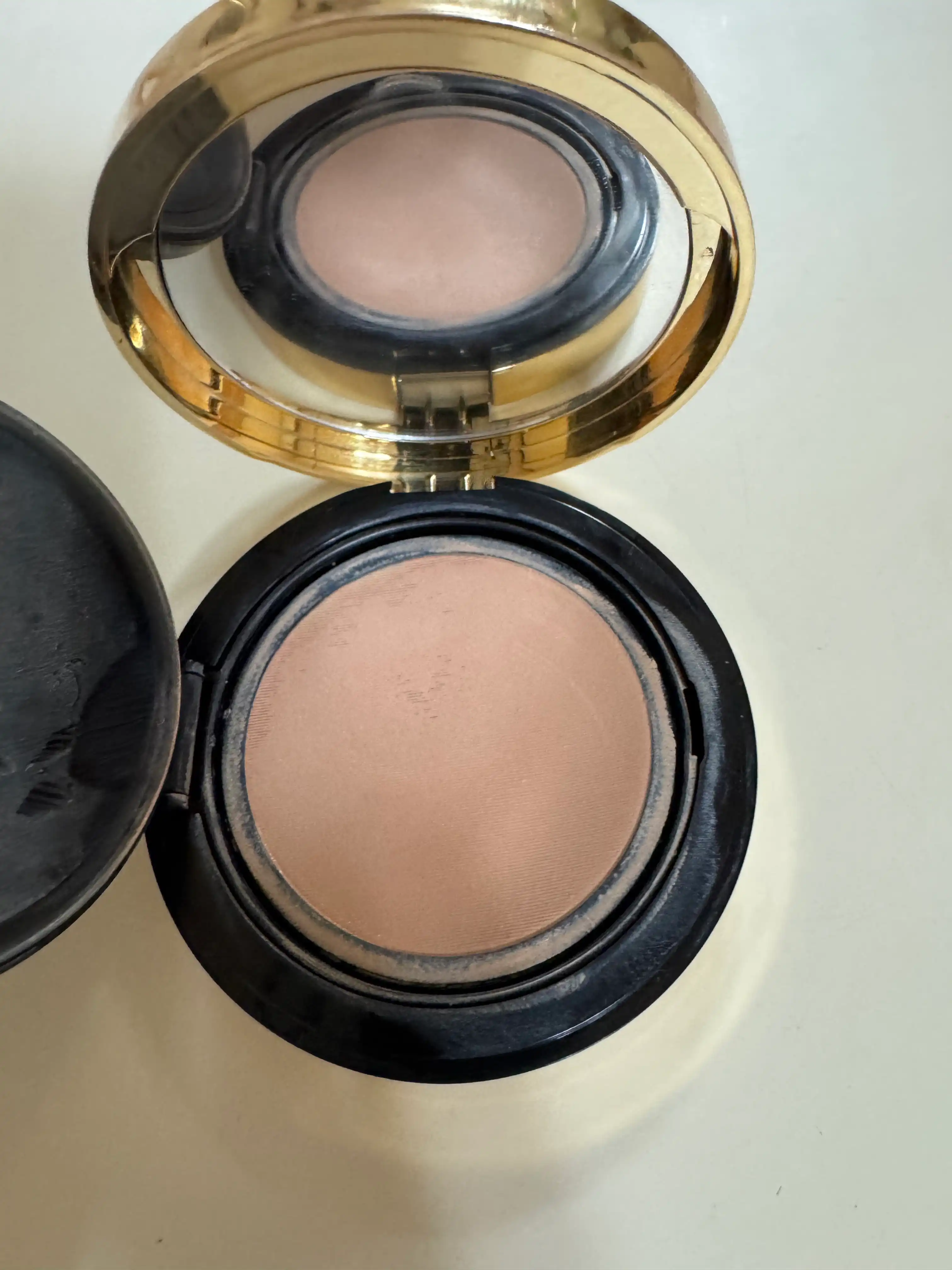 언니의파우치 리뷰 이미지 2 - [뚜쉬 에끌라 글로우 팩트 쿠션]