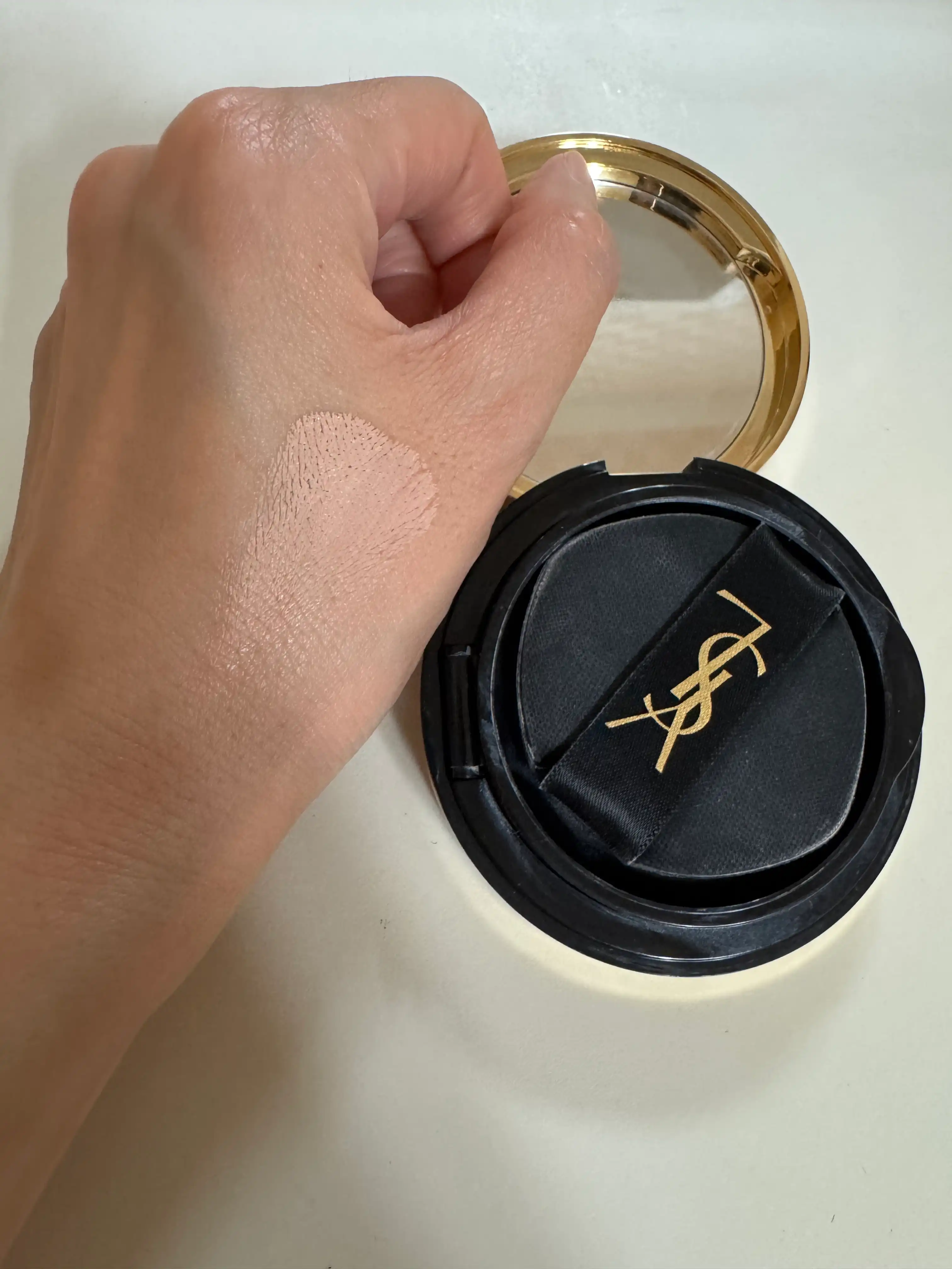 언니의파우치 리뷰 이미지 3 - [뚜쉬 에끌라 글로우 팩트 쿠션]