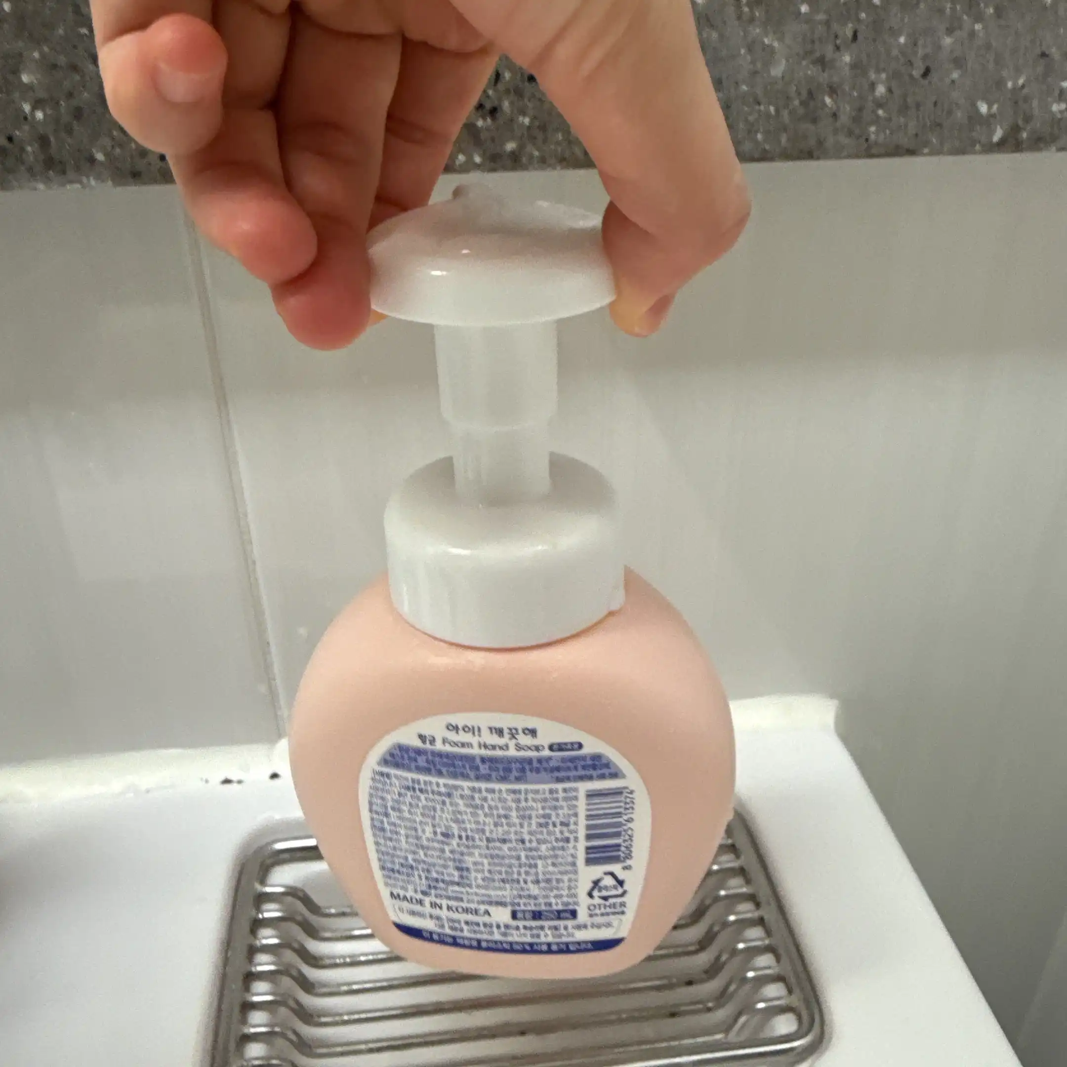 언니의파우치 리뷰 이미지 2 - [아이깨끗해 항균 폼 핸드솝 [복숭아향]]