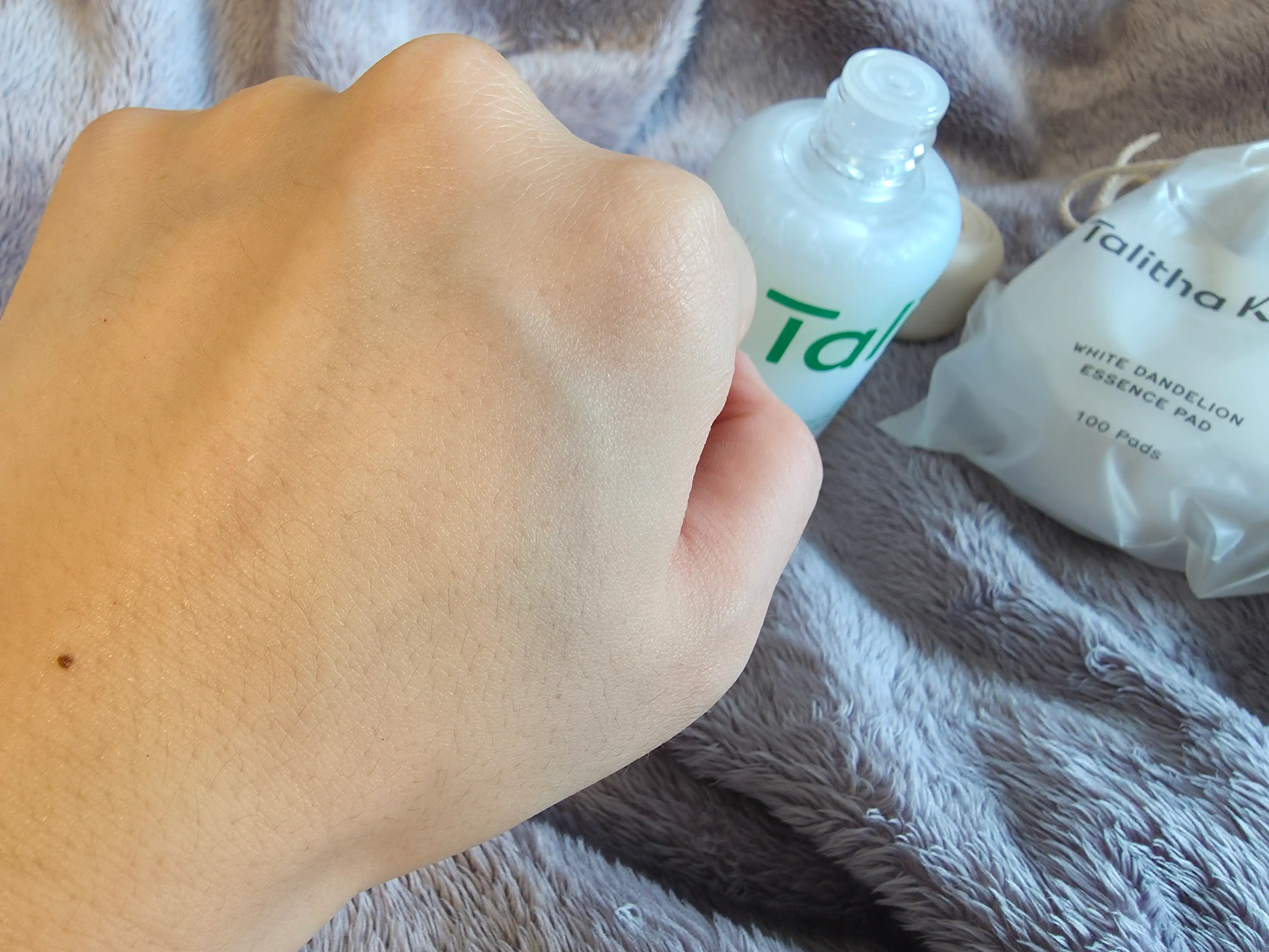 언니의파우치 리뷰 이미지 3 - [에이치엠베리어 화이트 단델리온 에센스 수]